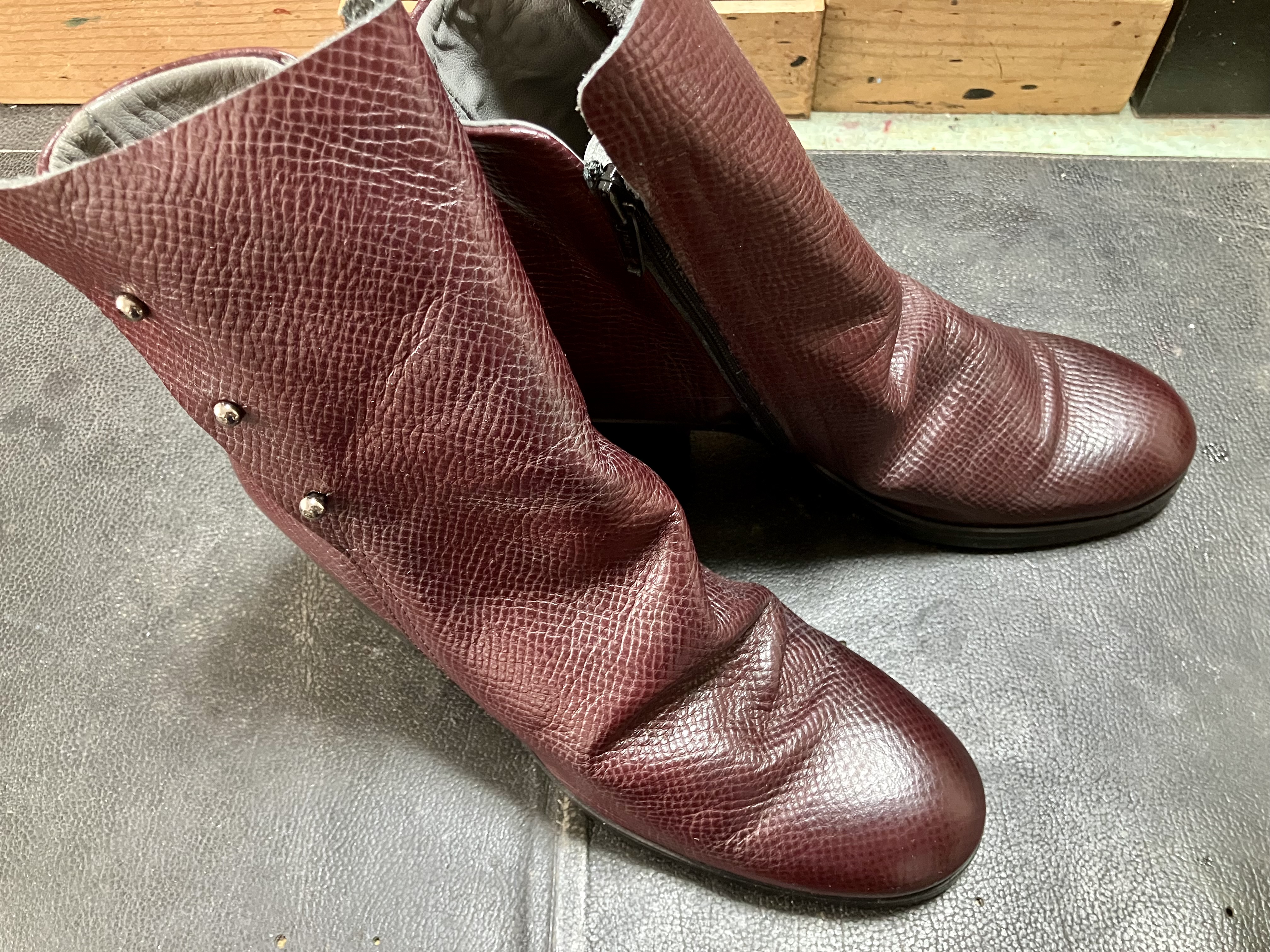 染め替え前の婦人靴ショートブーツ