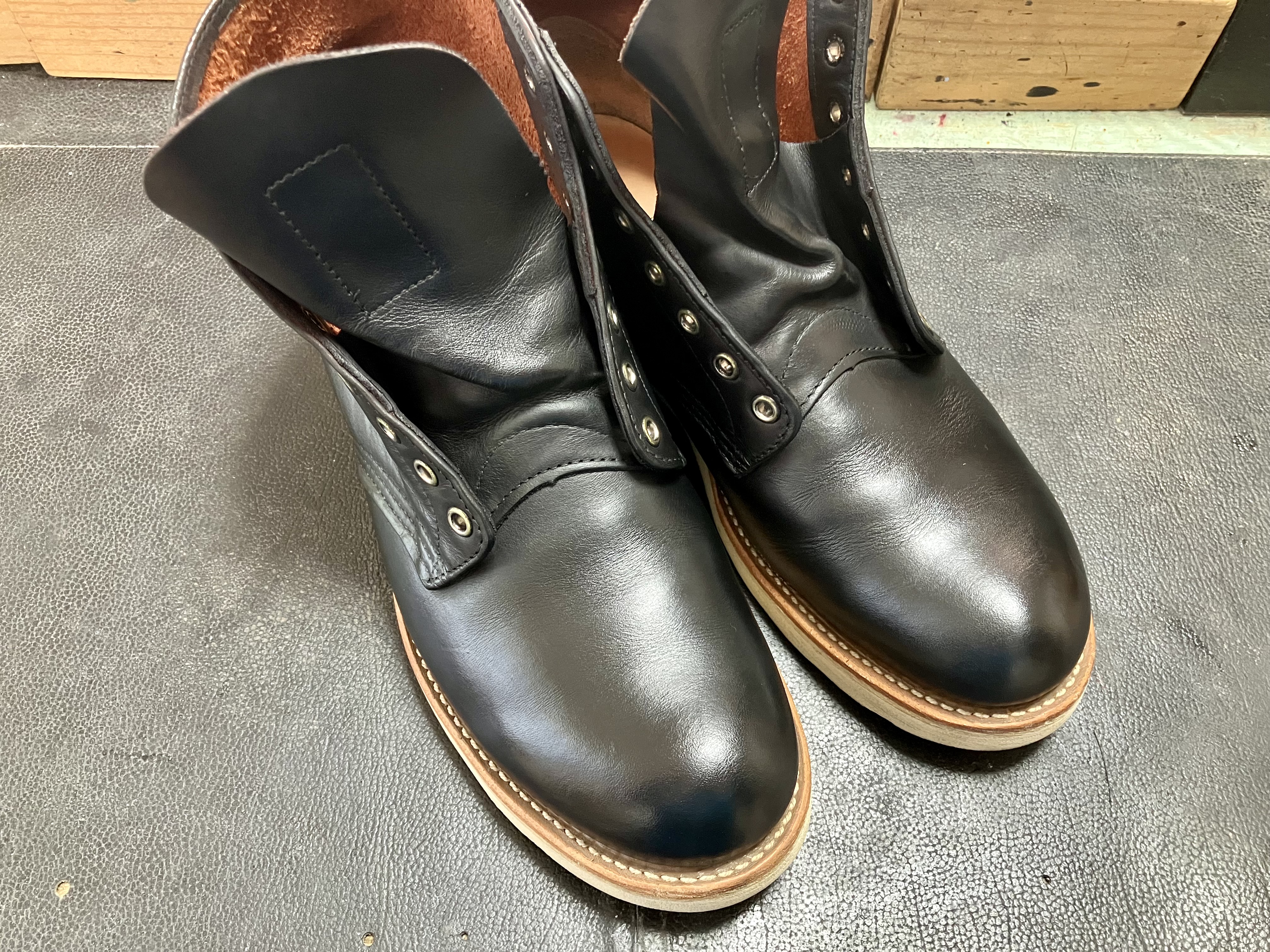 カビをカバーする黒染めをしたレッドウィング