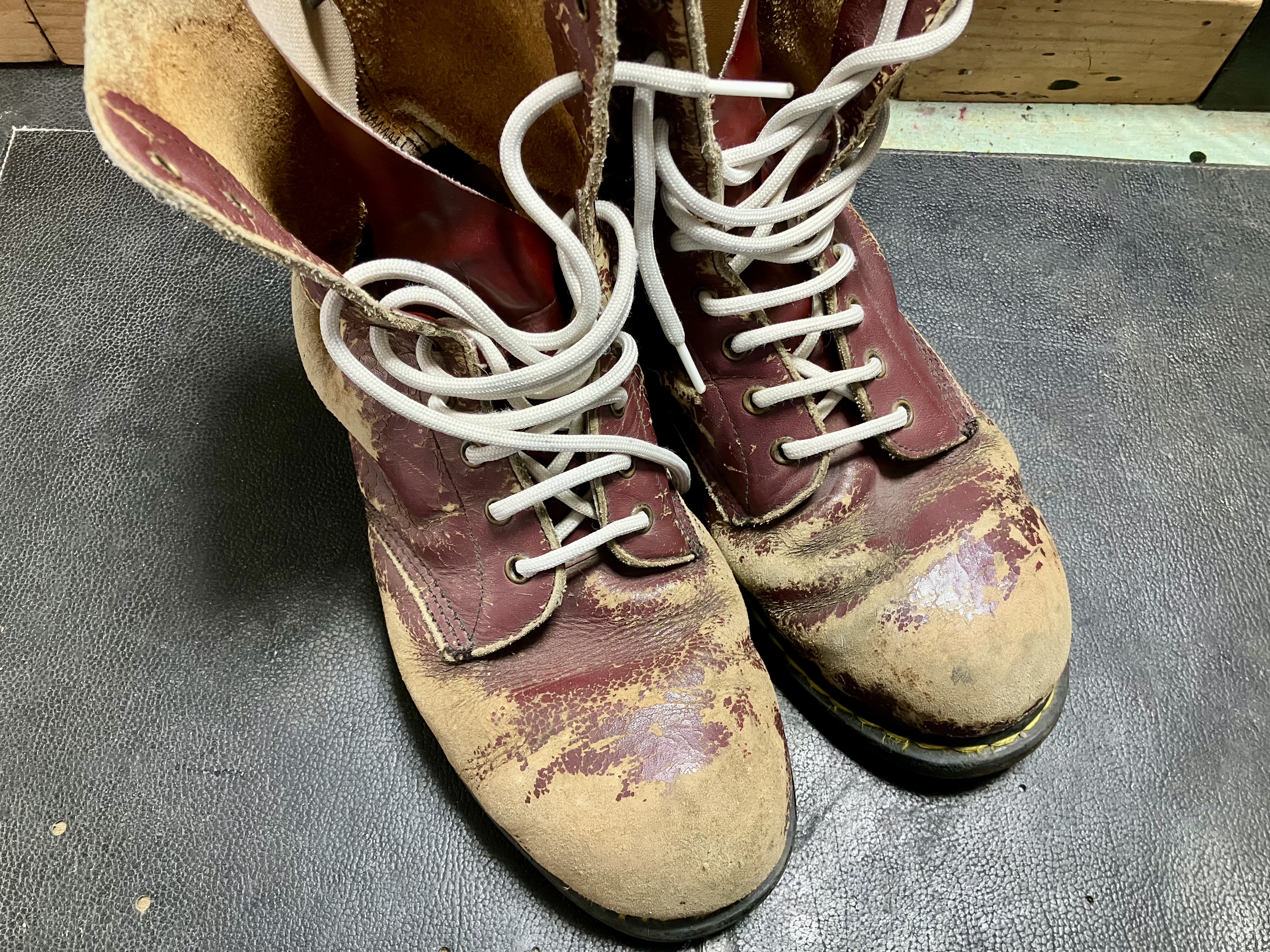 色落ち、銀面はがれが目立つドクターマーチン