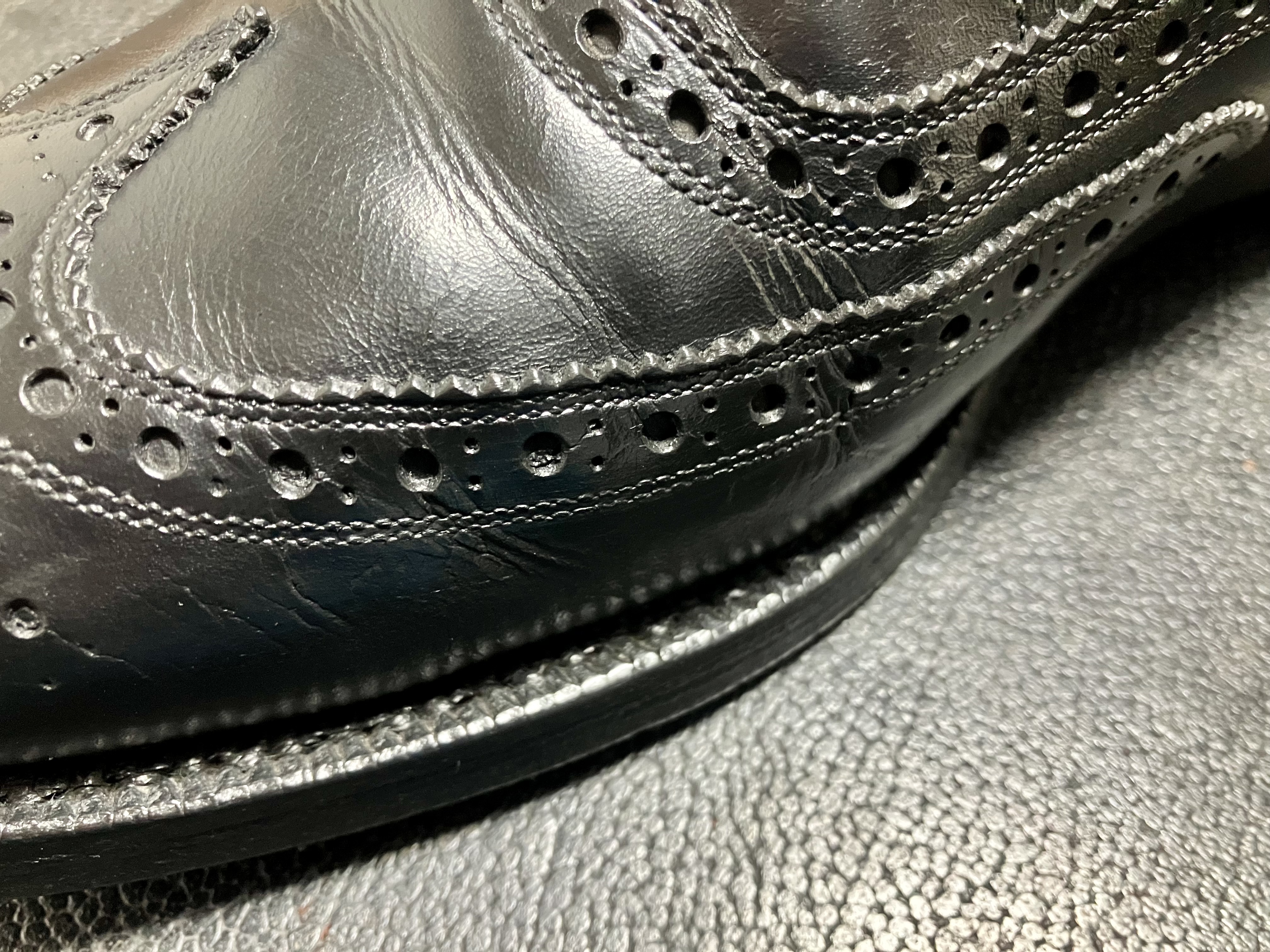 ひび割れ、クラックが修復された右足内側