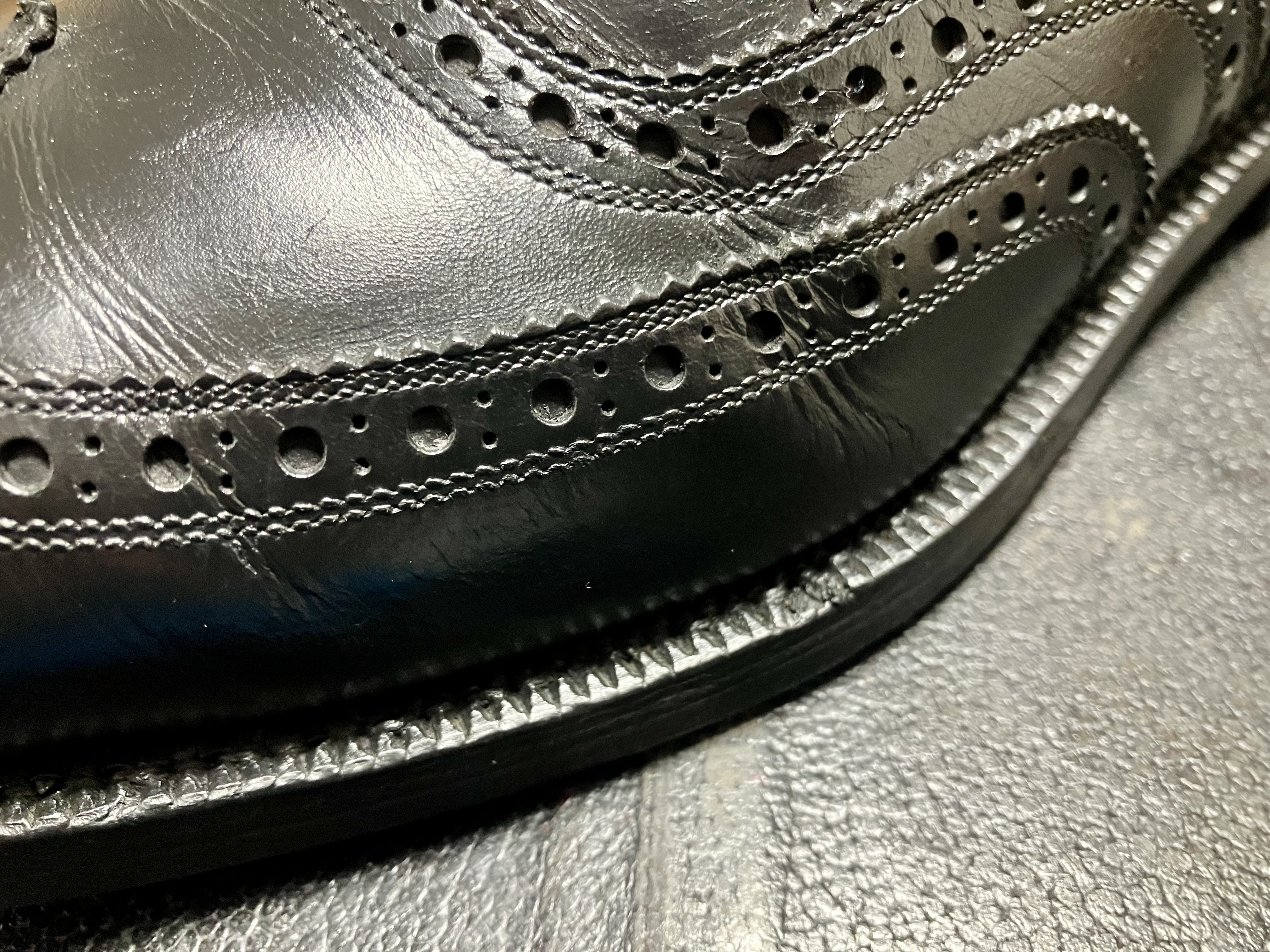 ひび割れ、クラックが修復された左足外側