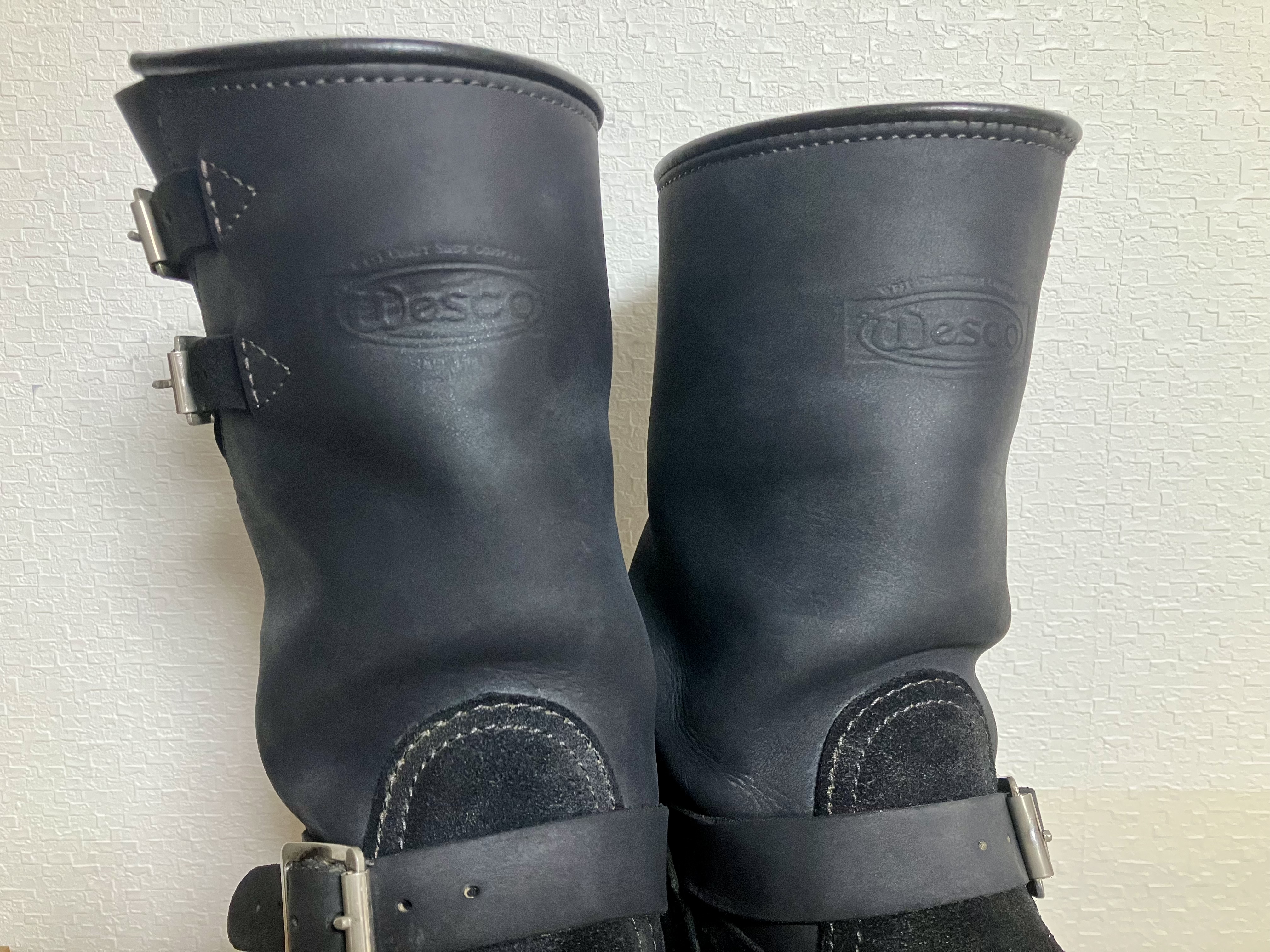 ヌバック素材を染めた筒部分