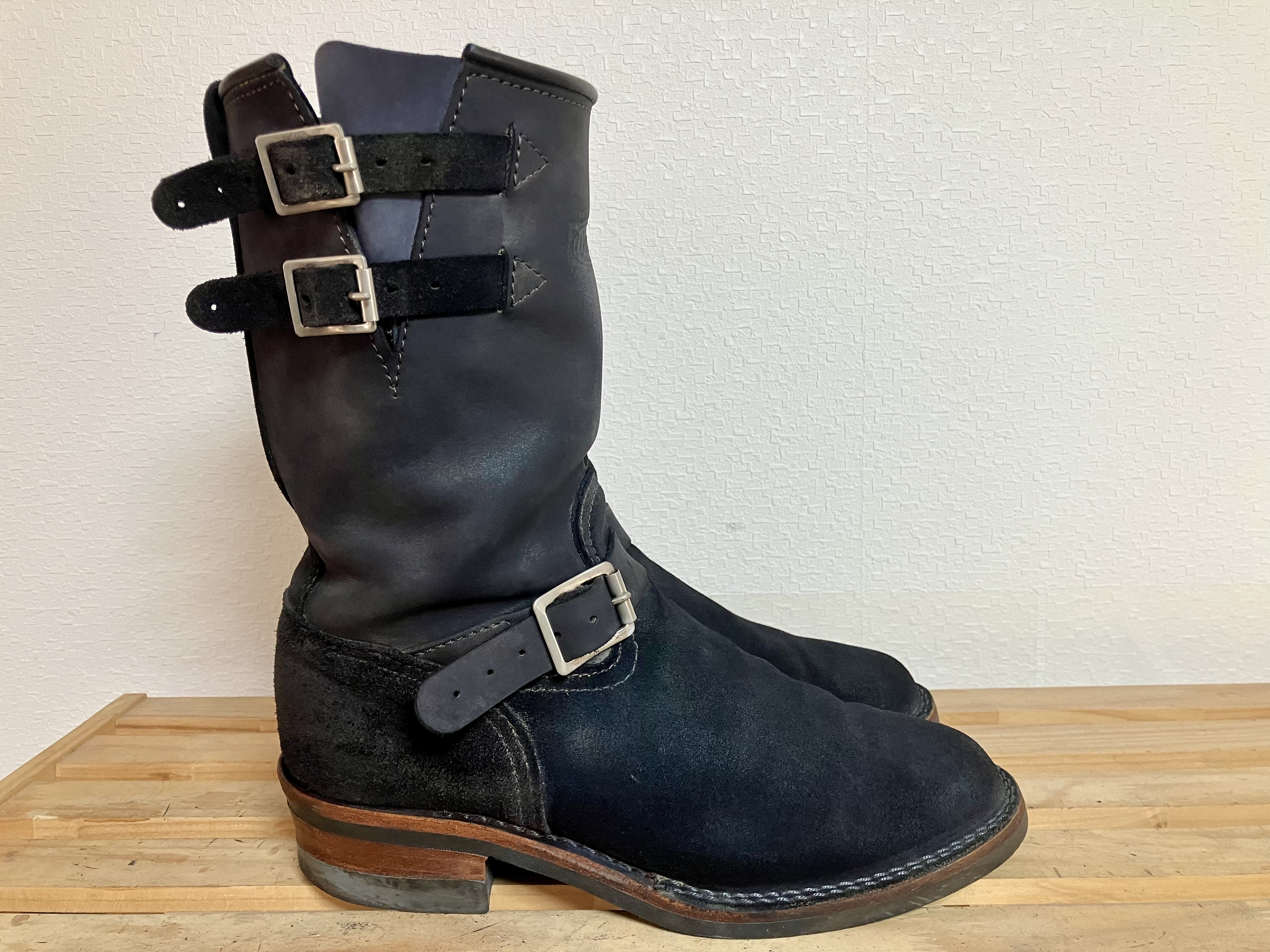 染め替え後のラフアウトブーツをサイドビュー