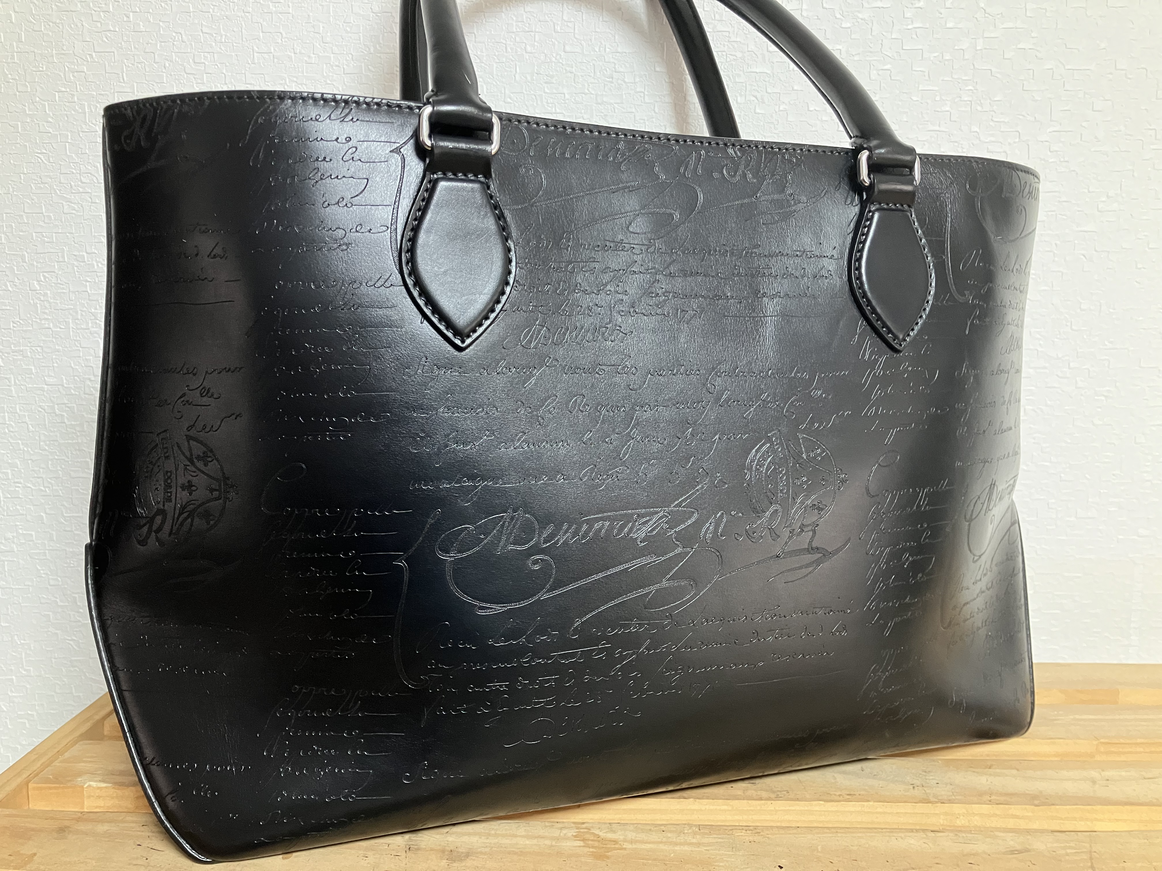 黒色に染め直しされたベルルッティのバッグ