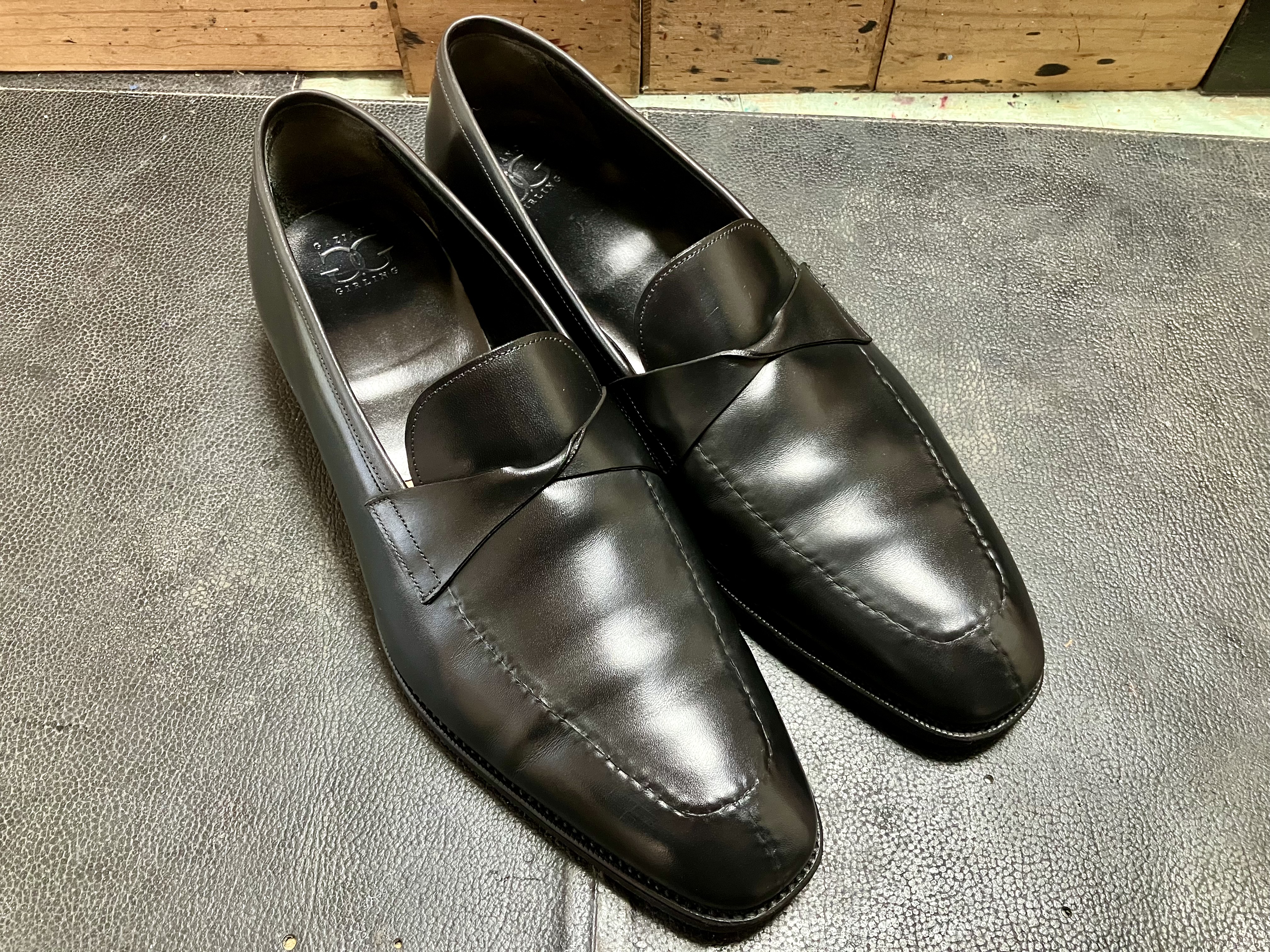 黒色に染め替えした革靴