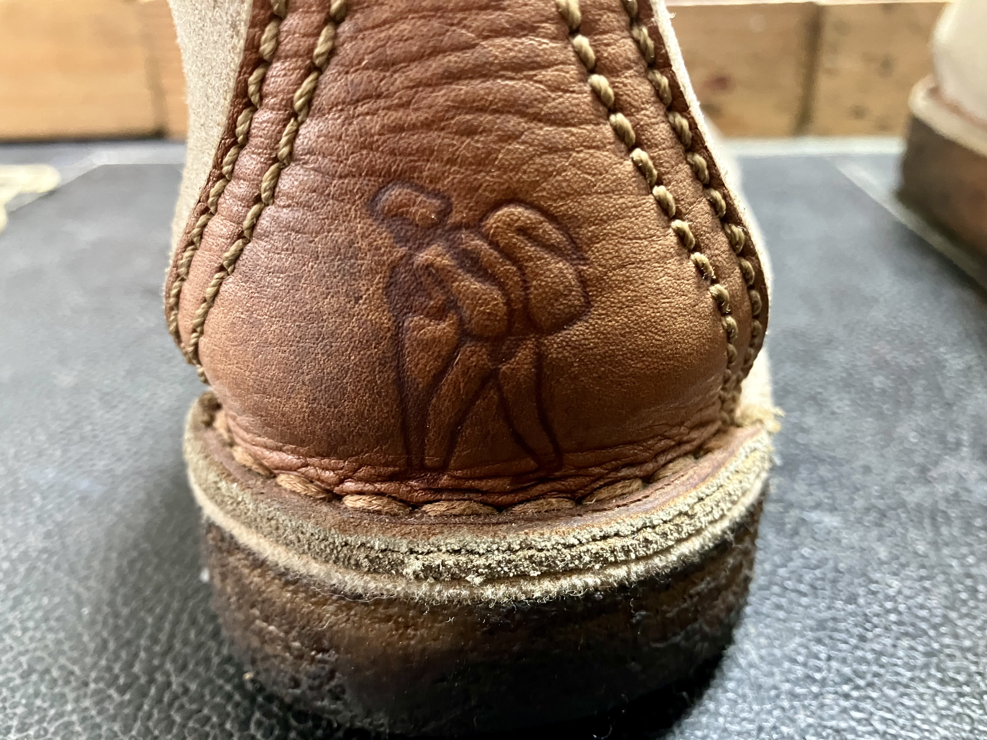 クラークスのロゴ