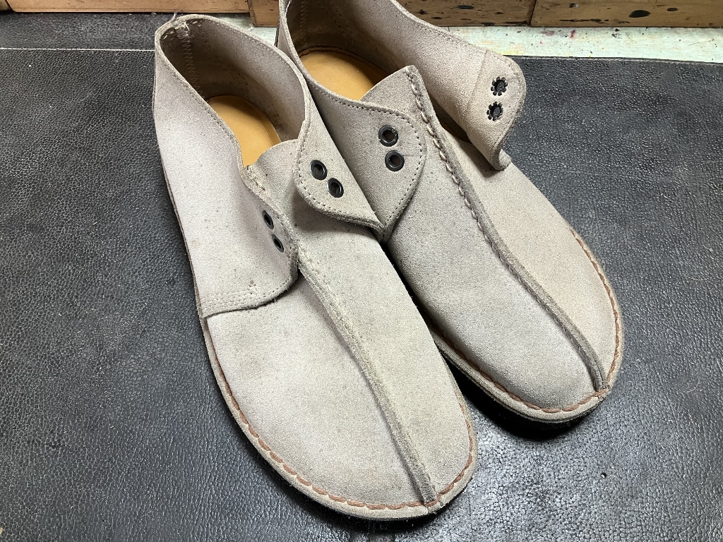 丸洗いクリーニングでカビ、汚れを落としたクラークスのデザートトレック