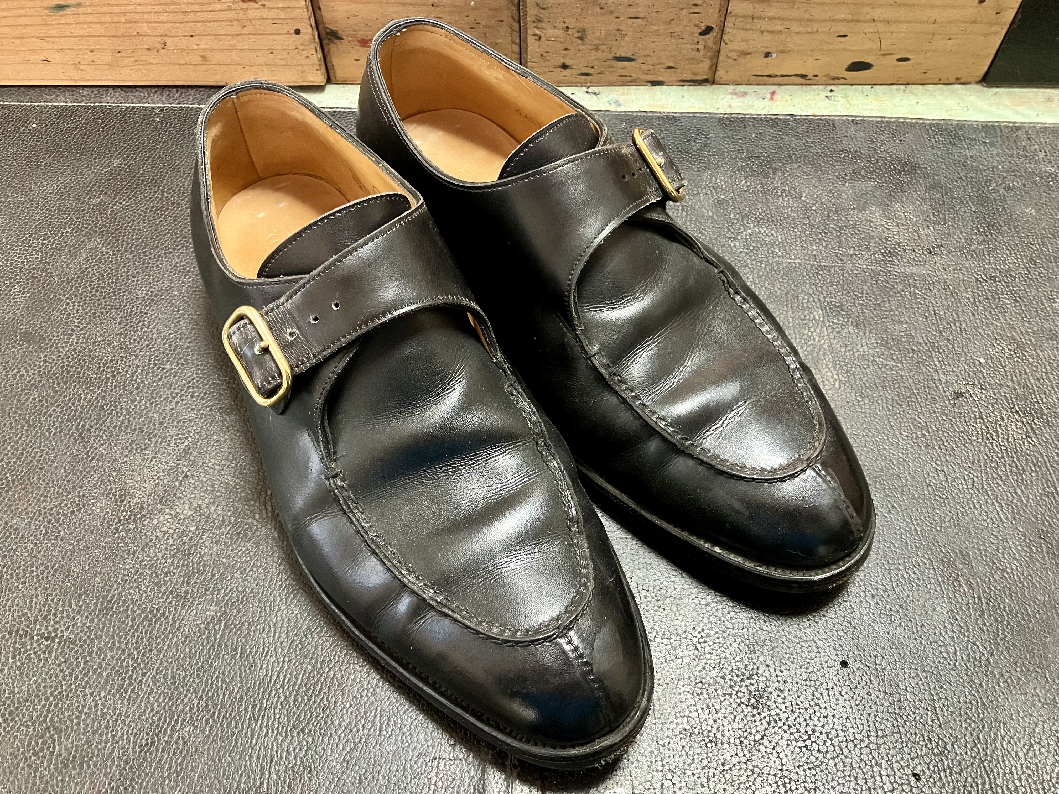 お手入れ、メンテナンス前の革靴