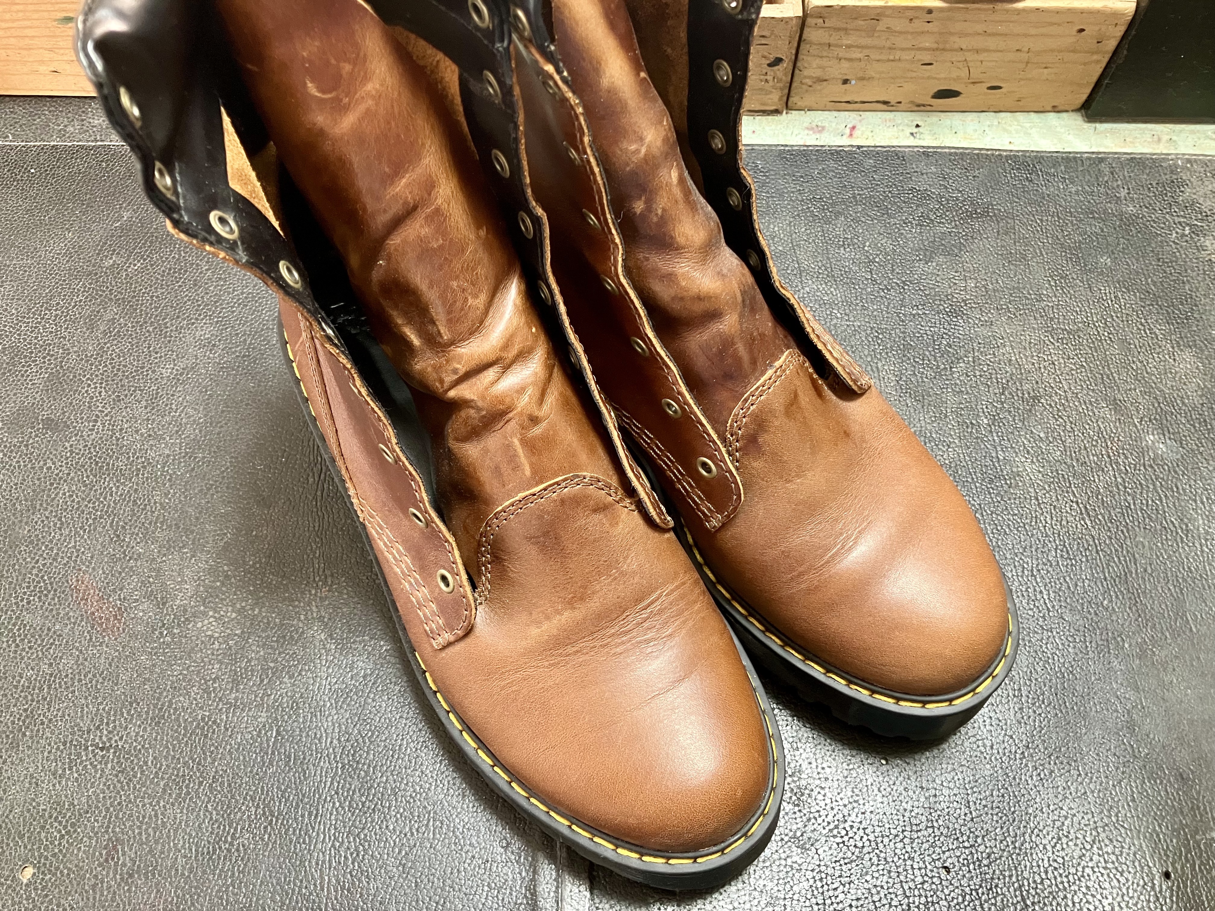 染め替え前のショートブーツ