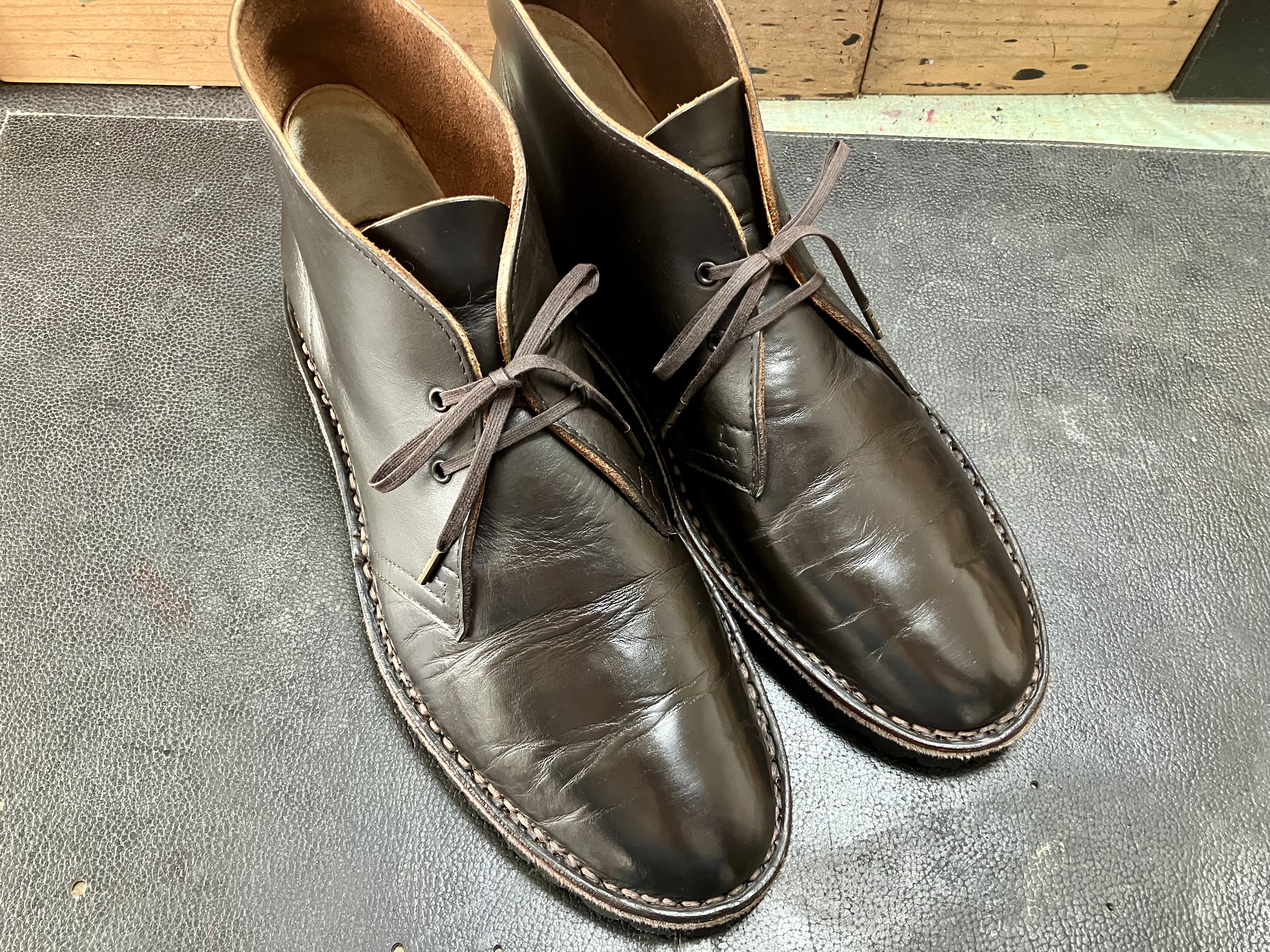 お手入れ、メンテナンスが完了したチャッカブーツ