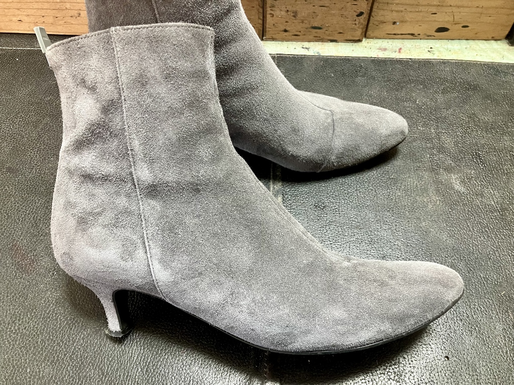染め替えする前のスエードブーツ側面