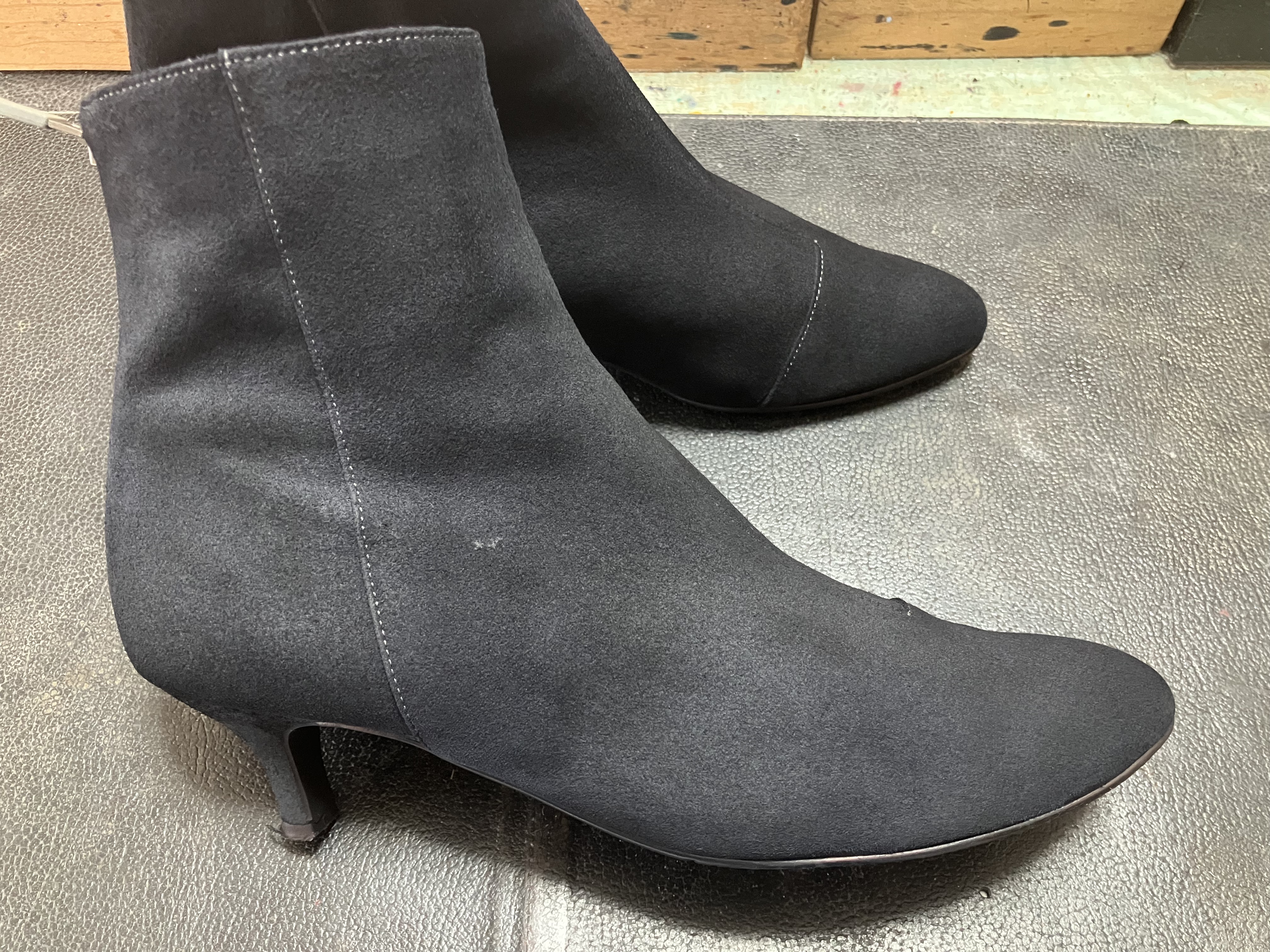 黒染めしたスエードブーツ側面