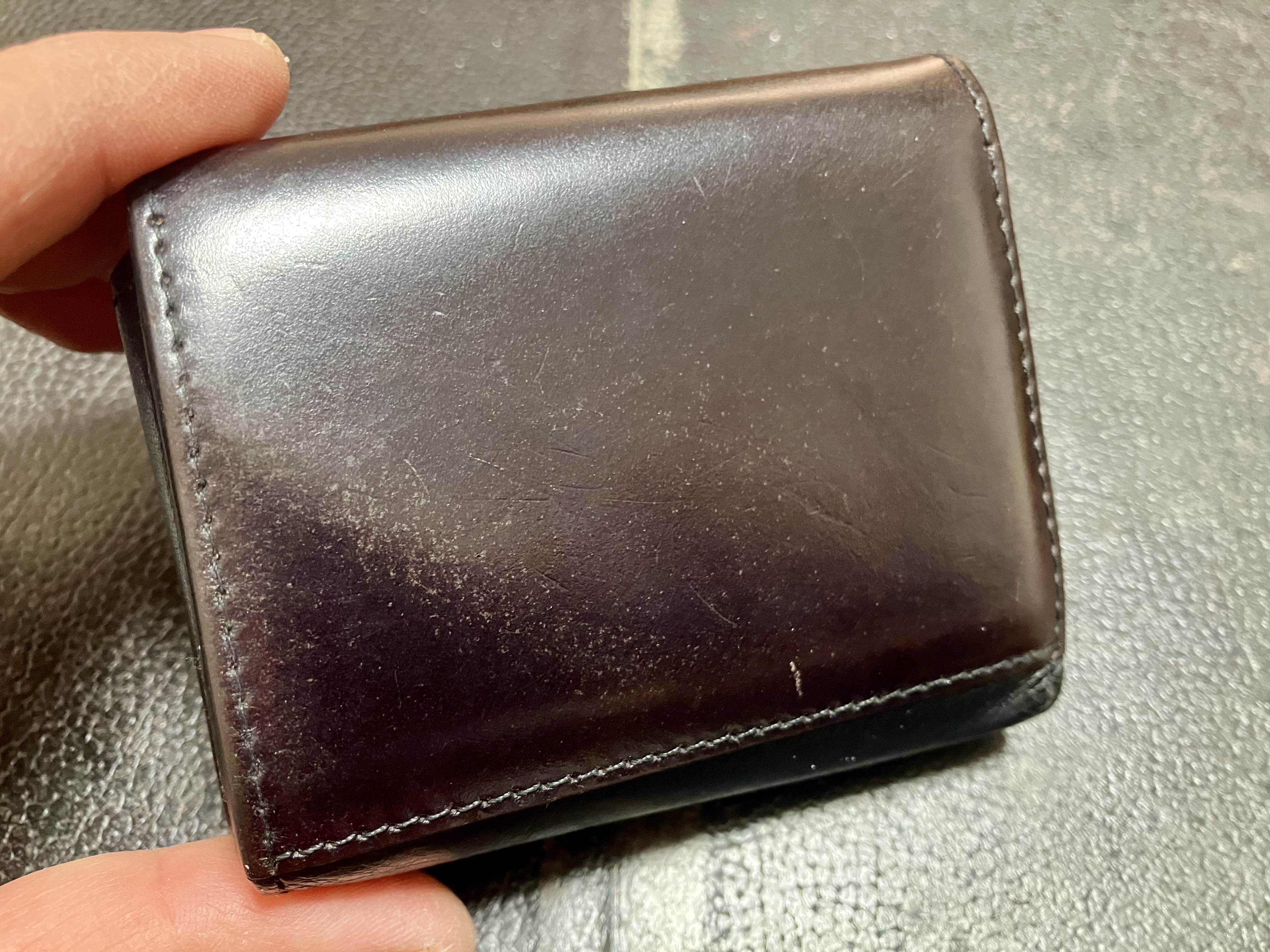 染め直し前のコードバンの財布