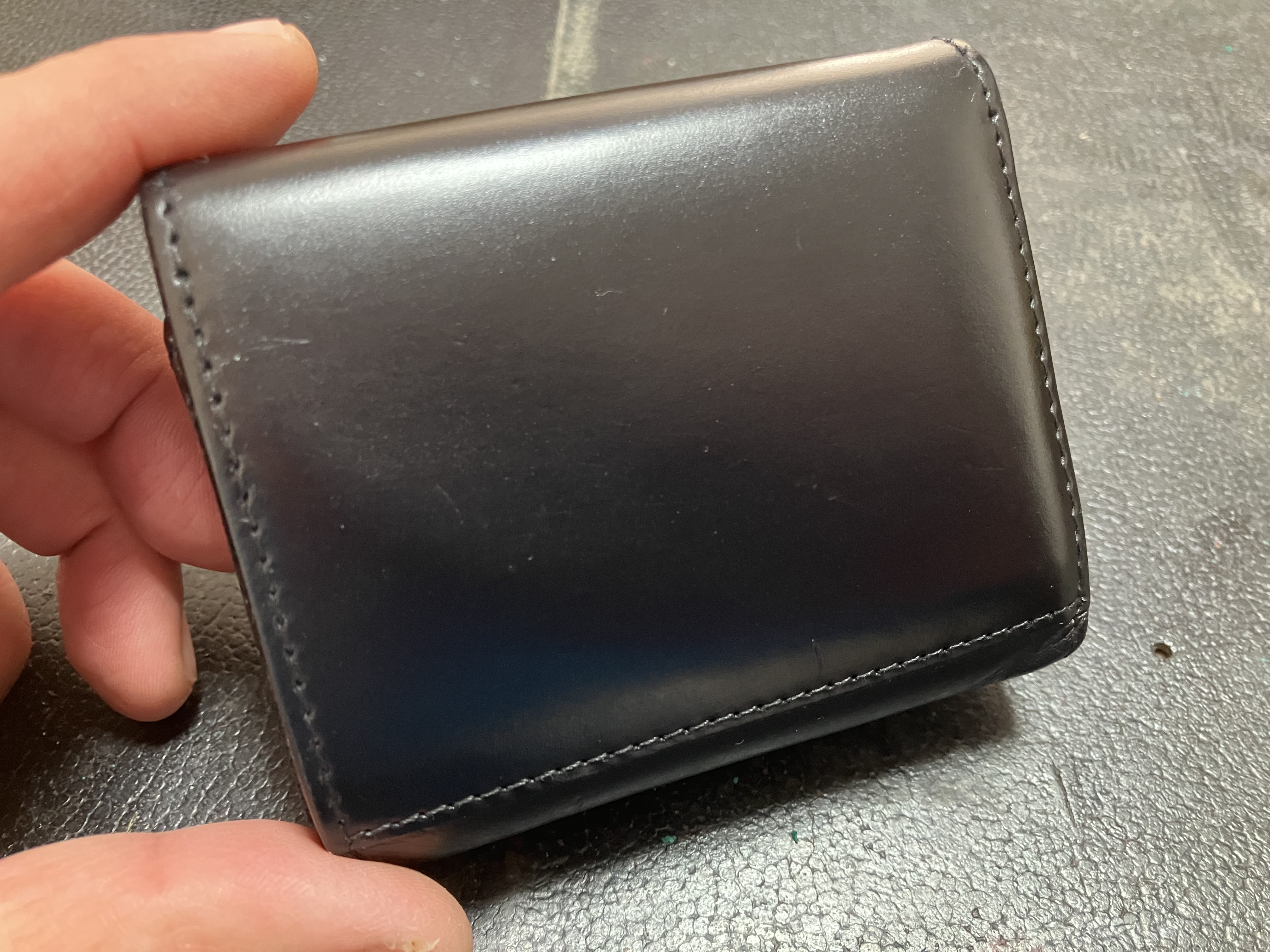 黒色に染め直ししたコードバンの財布