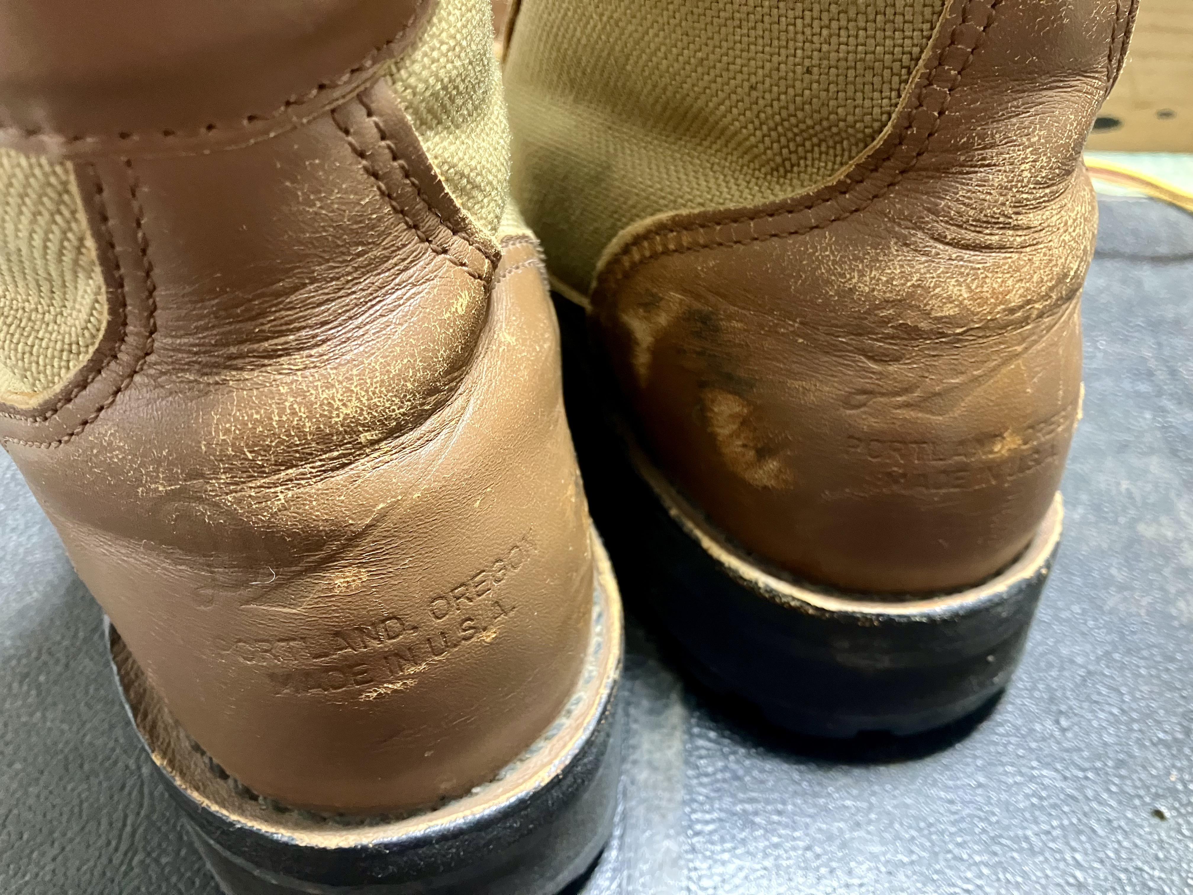 ダナーライトのかかとに出来たキズ