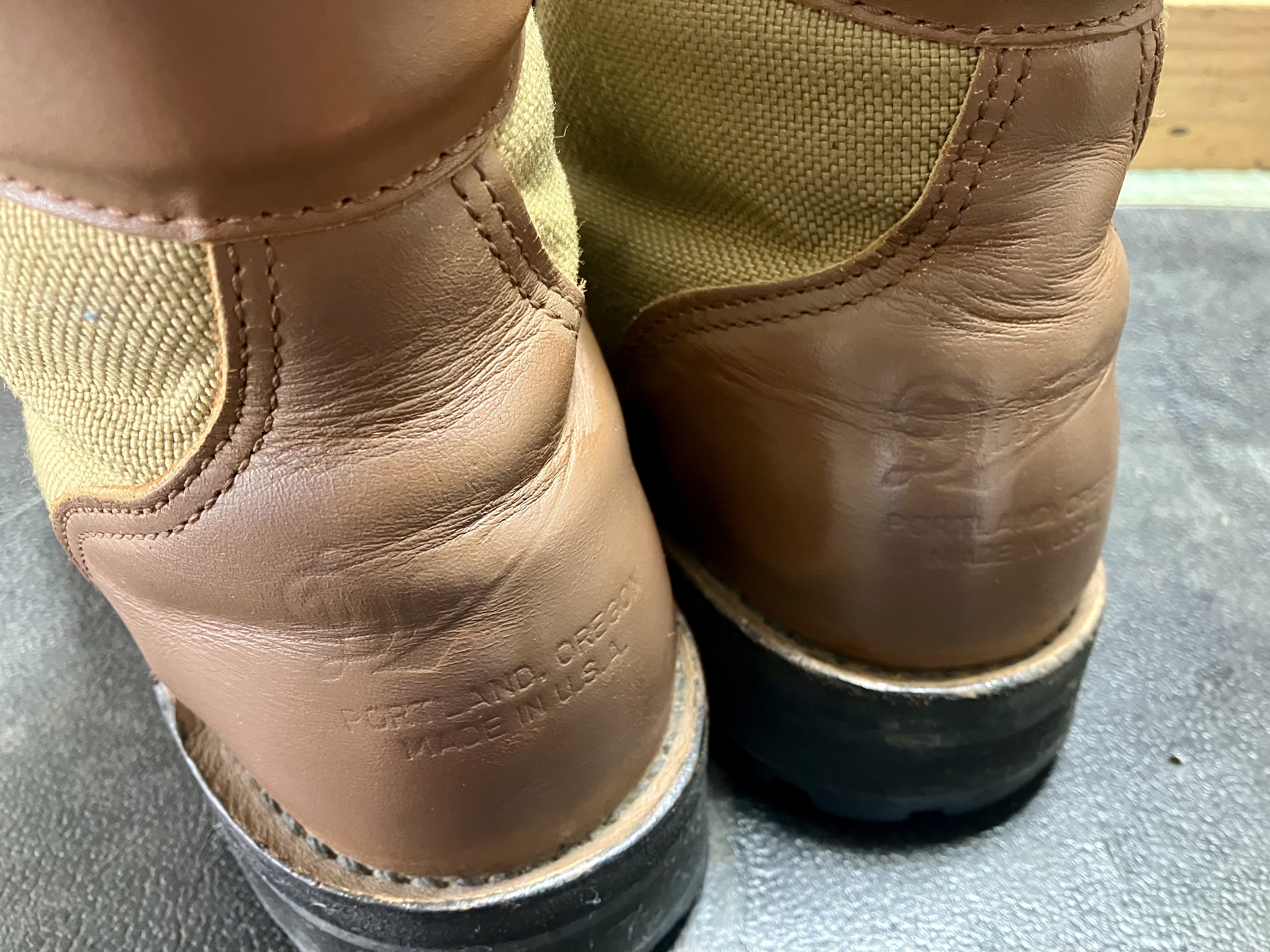 かかとのキズ直しをしたダナーライト