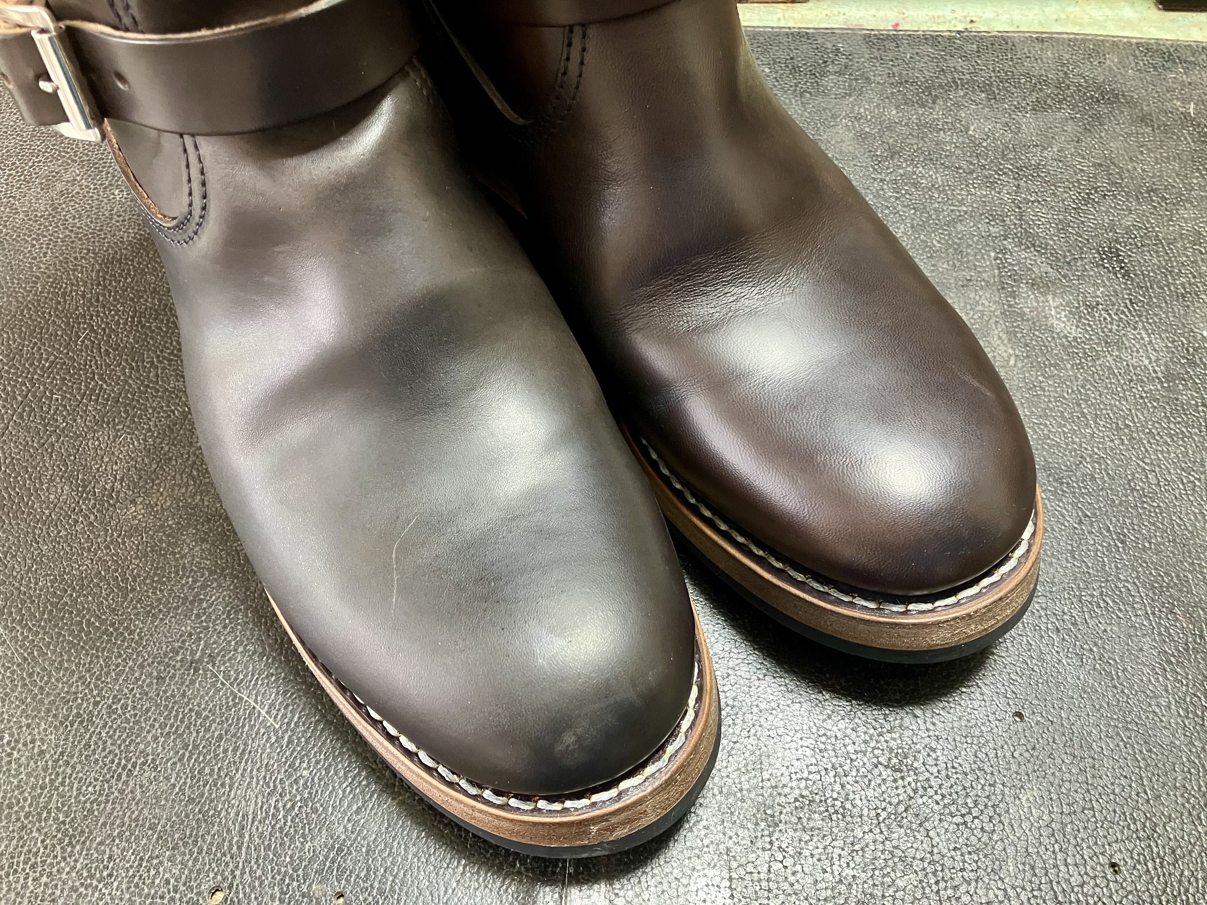 左右色違いが気になるホースバットのエンジニアブーツ