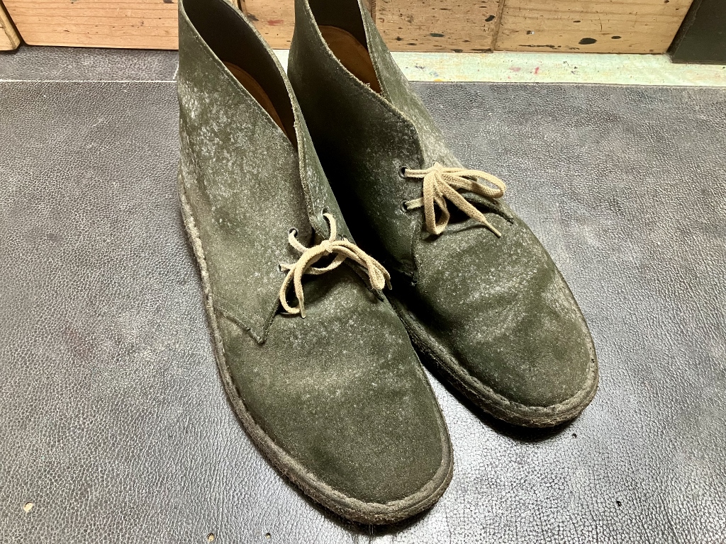 クリーニング前のクラークス、デザートブーツ