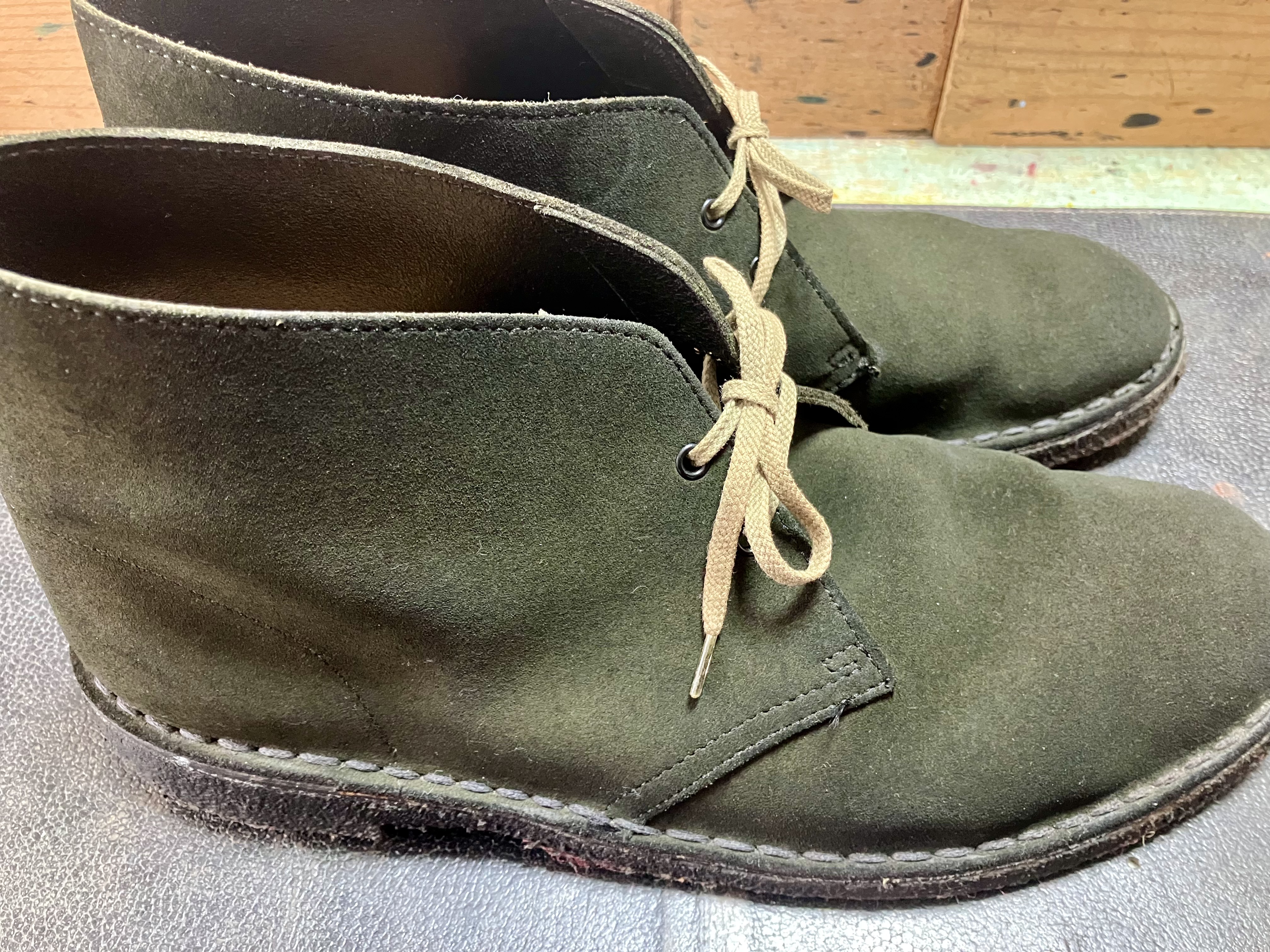 丸洗いクリーニングでカビを落としたデザートブーツ