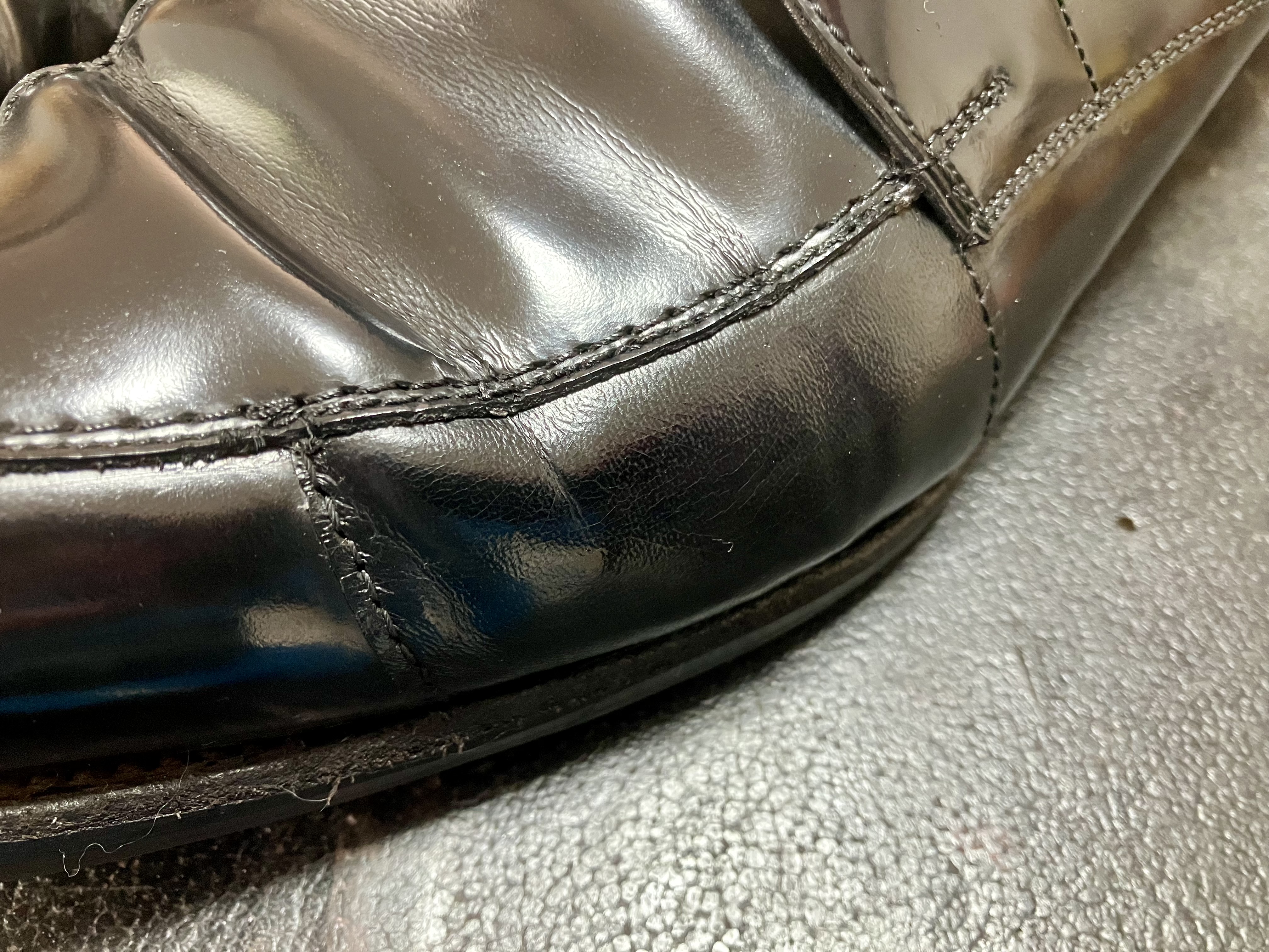 チャールズパッチで補強修理した革靴