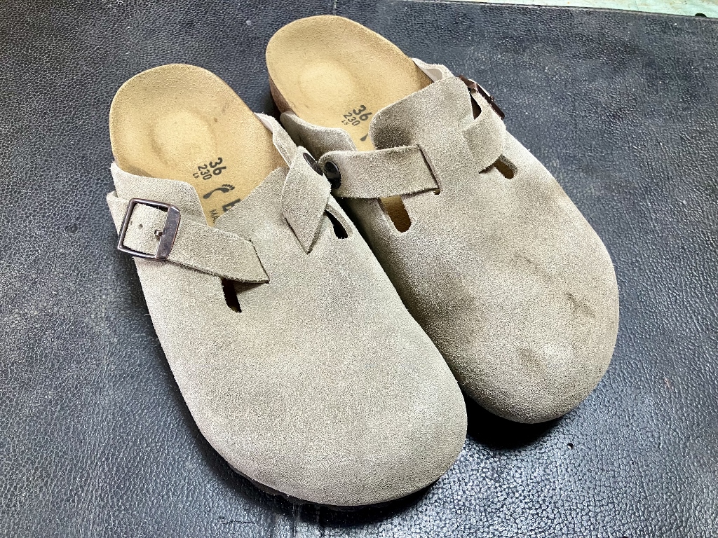 クリーニング前のスエードサンダル