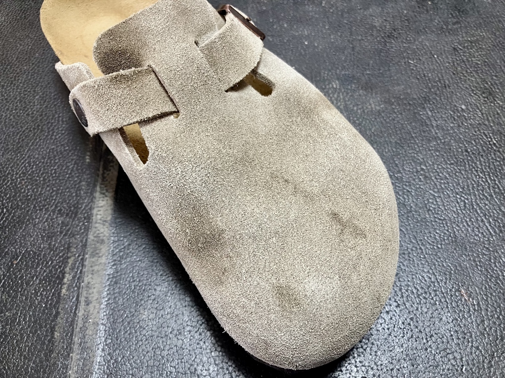 スエードにシミが出来た状態