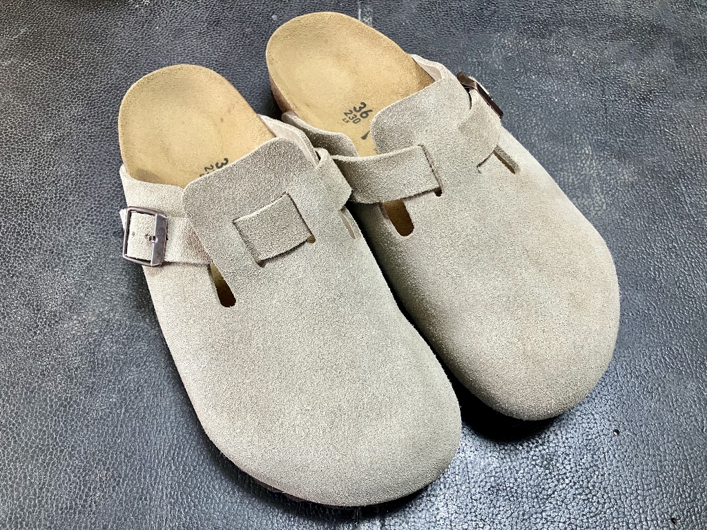 丸洗いクリーニングをしたスエードサンダル