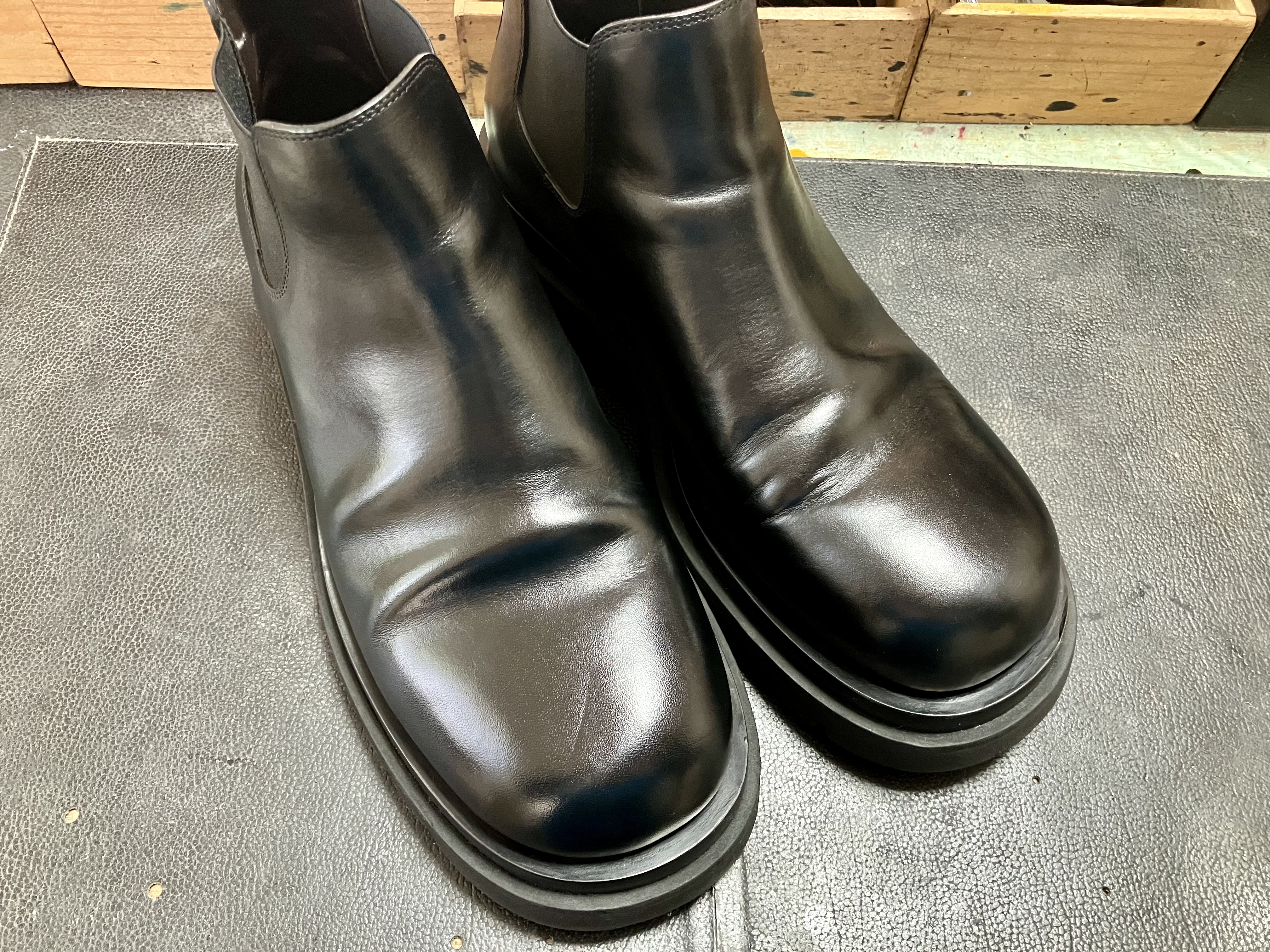 黒色に染め替えしたボッテガヴェネタのブーツ