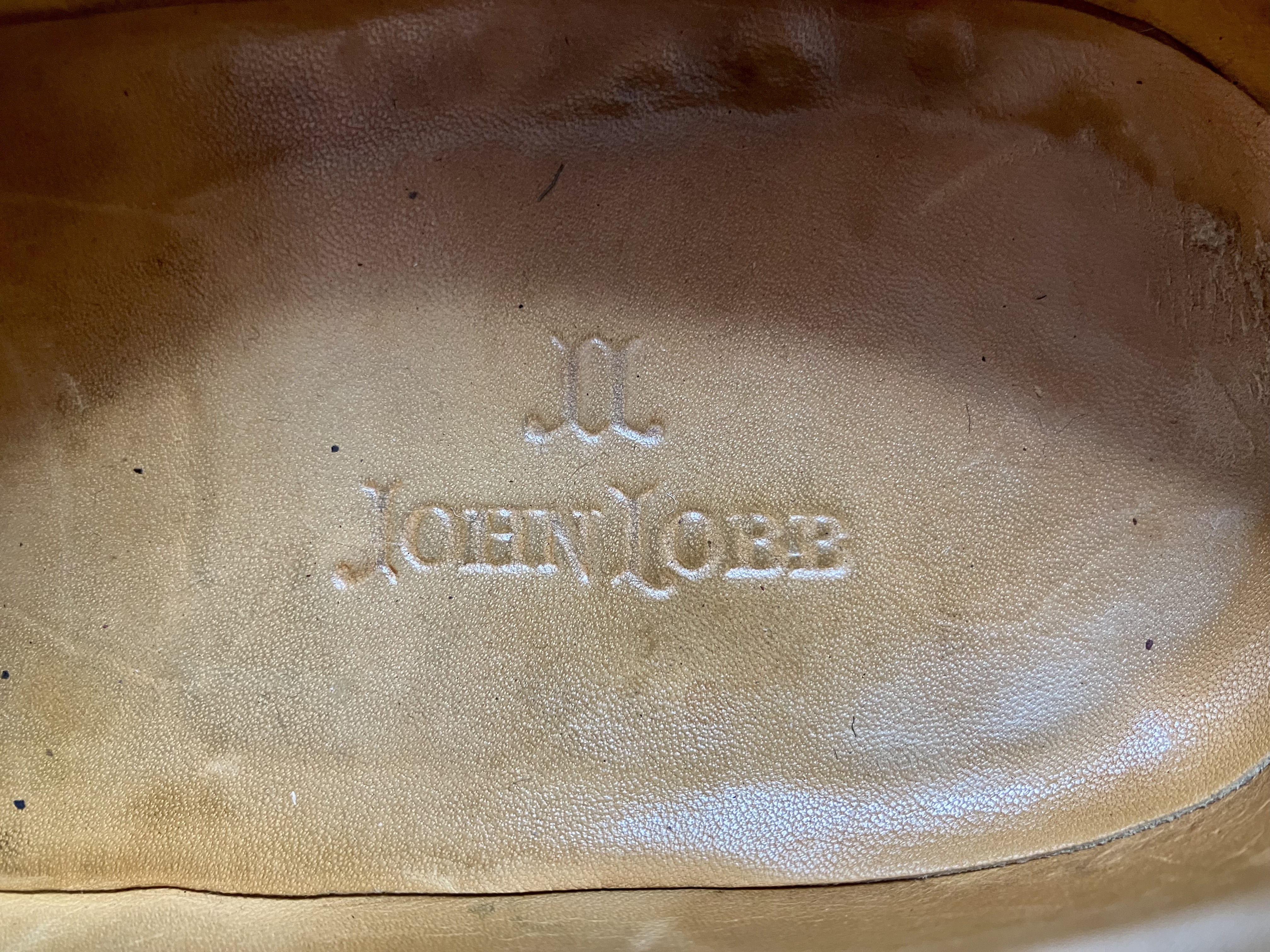 ジョンロブのロゴ