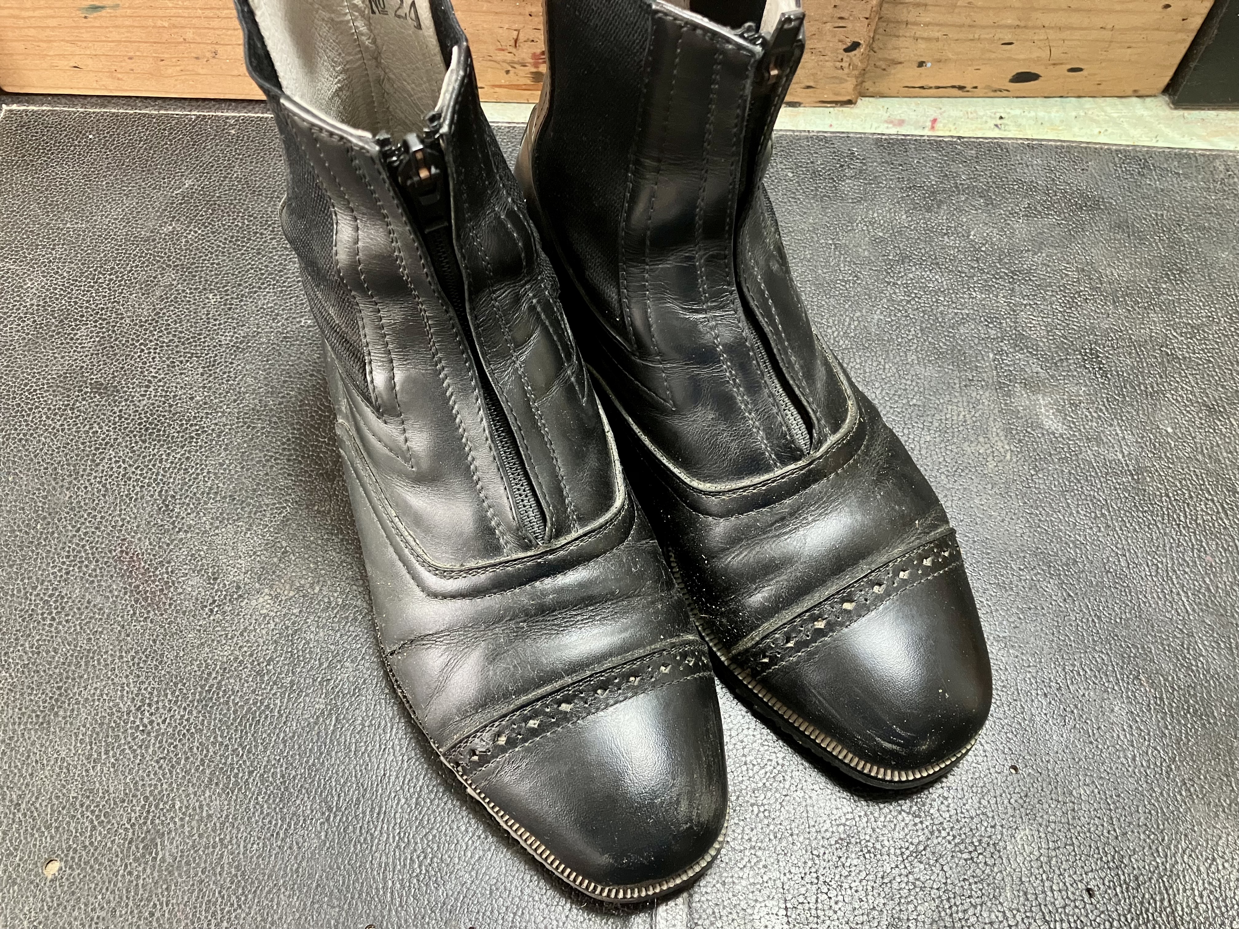 お手入れ、メンテナンス前の革靴