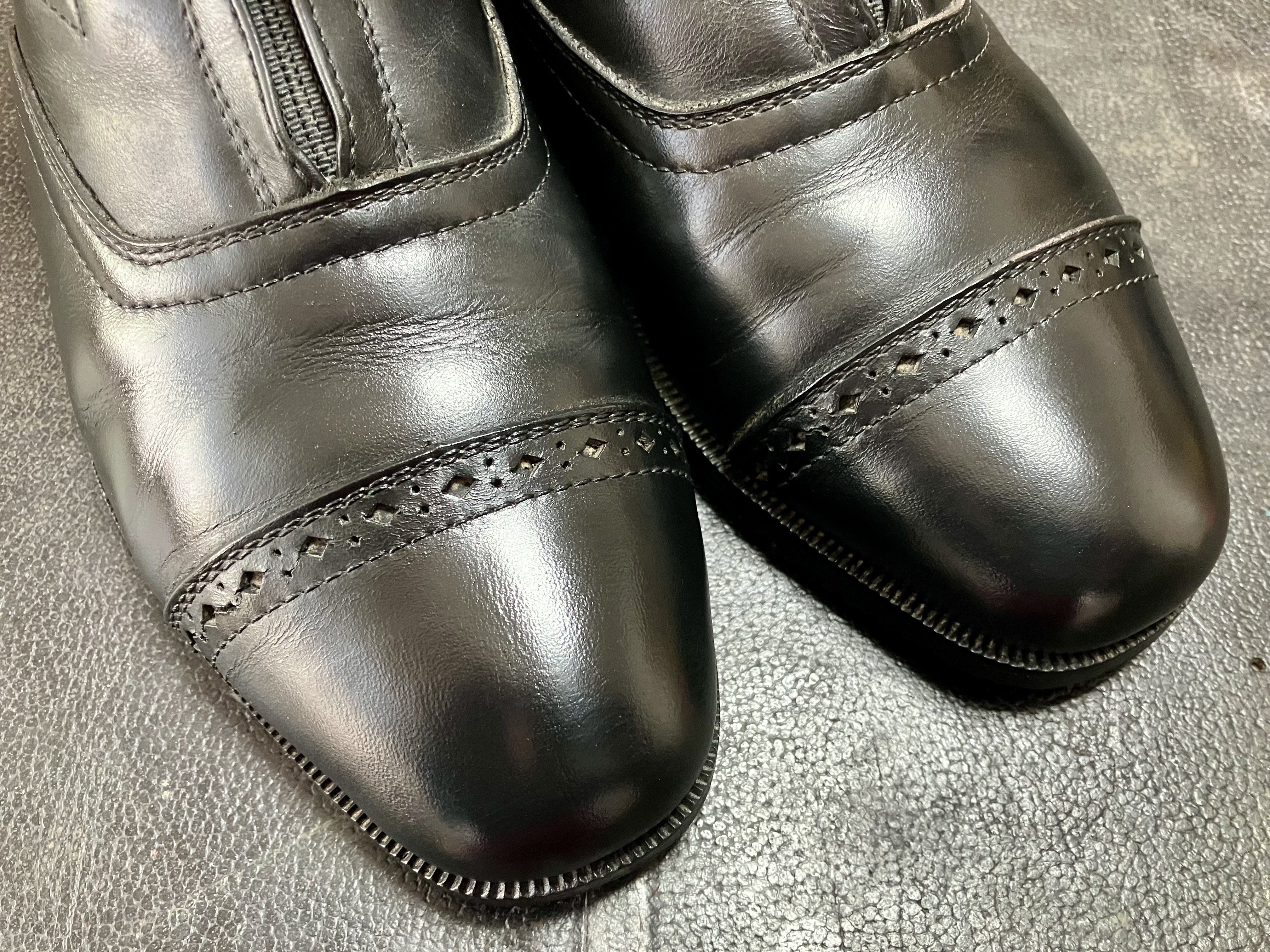 お手入れ、メンテナンスが完了したブーツ