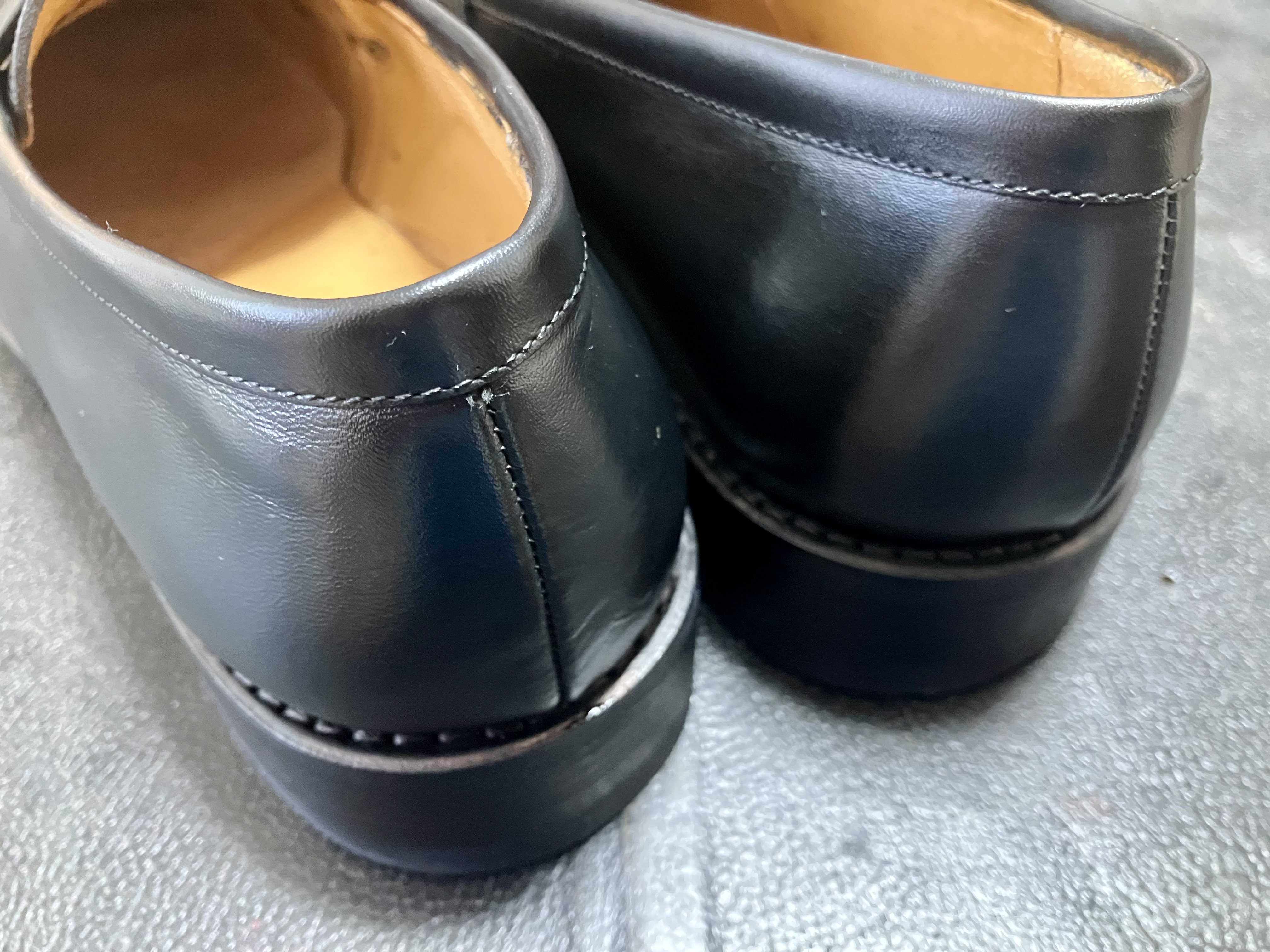 パラブーツのローファー、リスレザーを黒染め