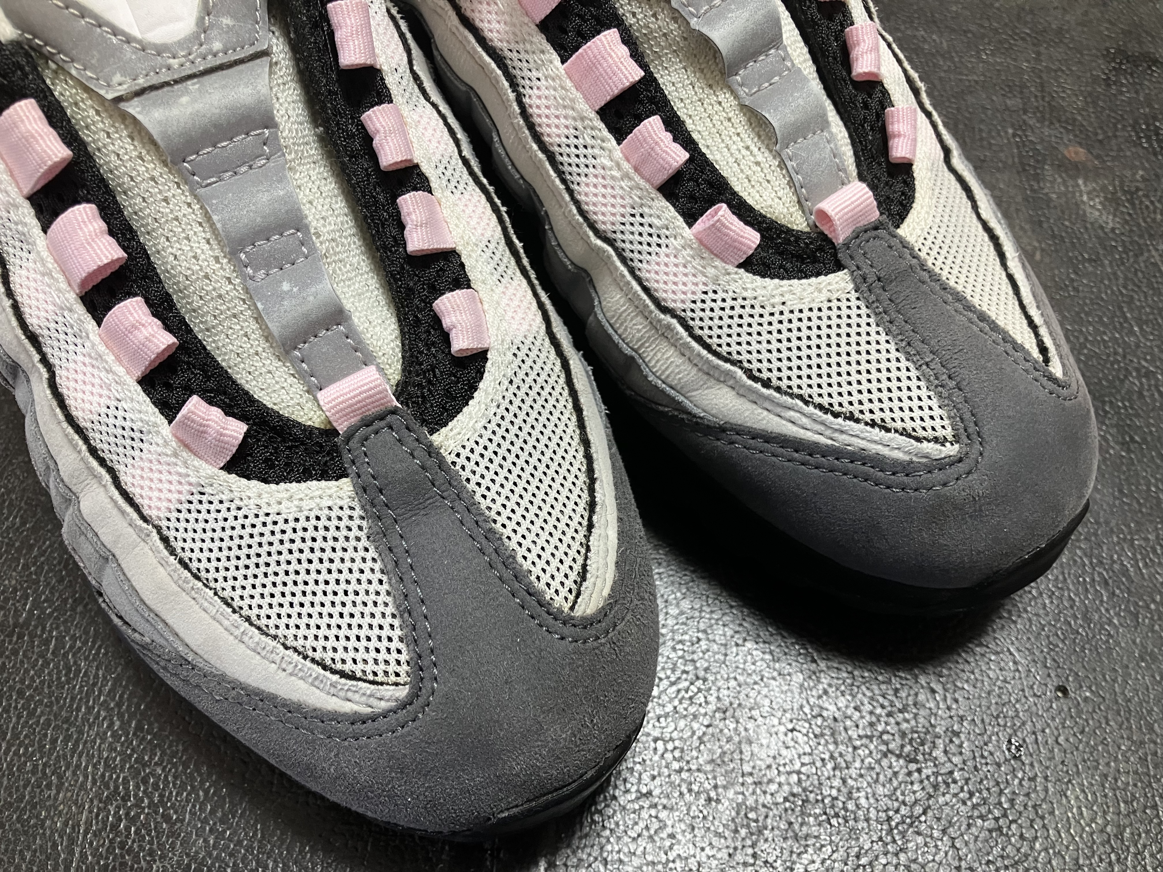 メッシュ部分の黄ばみを落としたエアマックス95