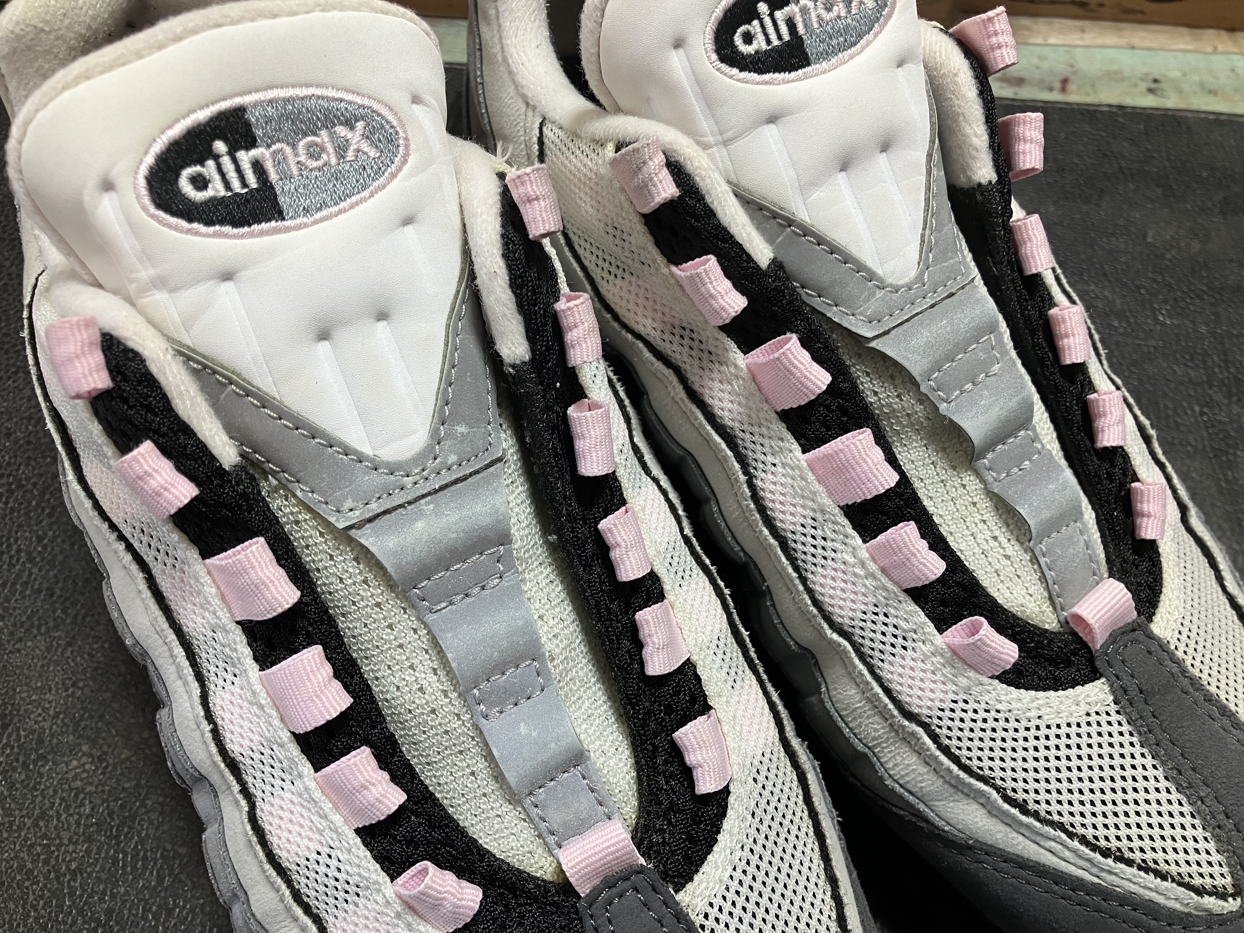 メッシュ部分の黄ばみをホワイトニング、エアマックス95