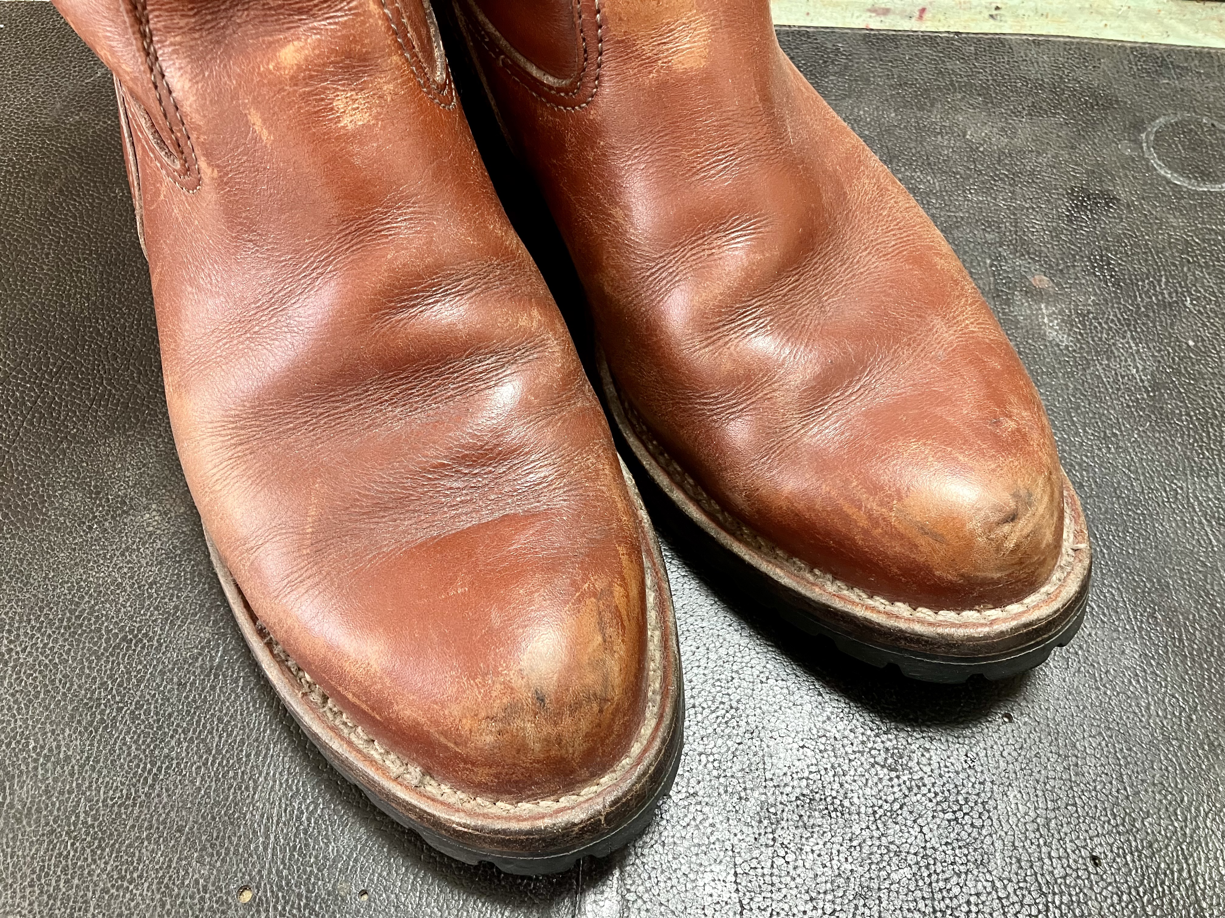 染め替え前のオイルドレザー、ペコスブーツ