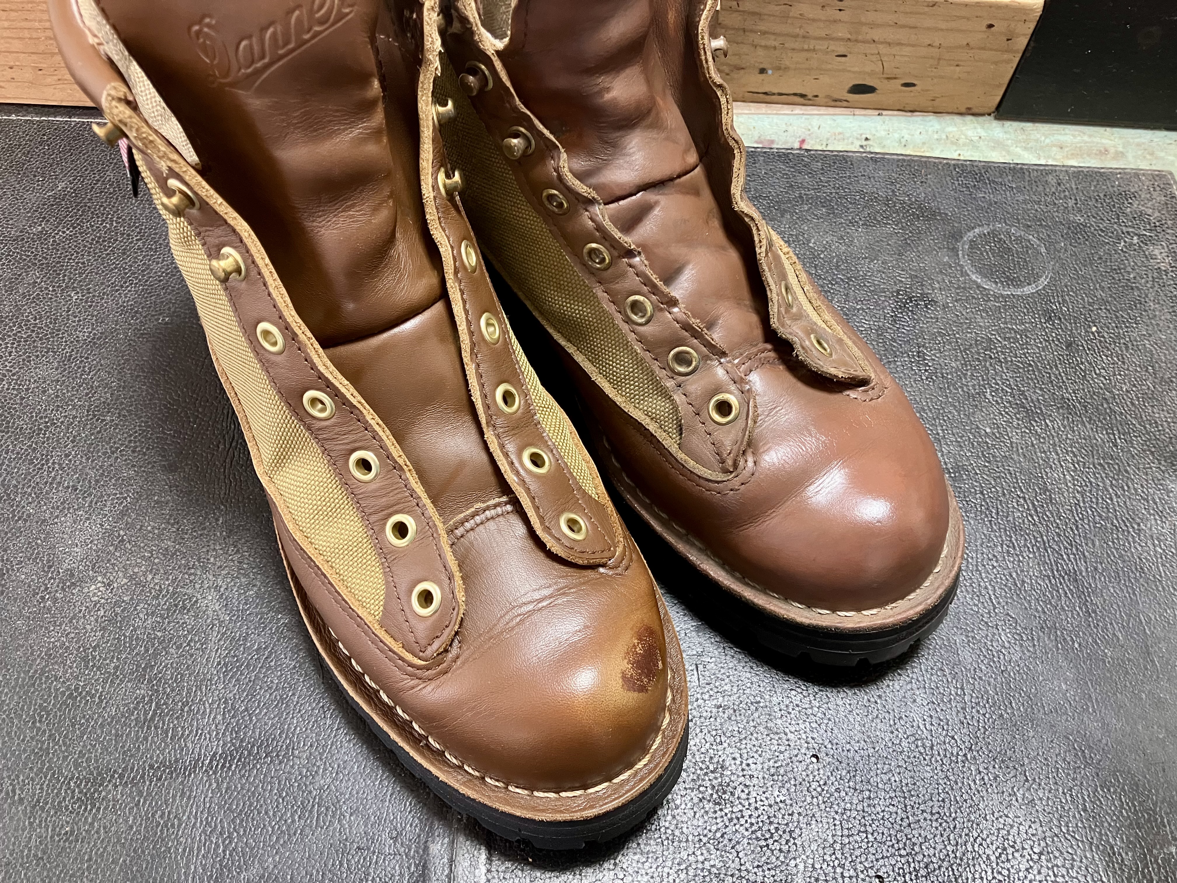 お手入れ、メンテナンス前のダナーライト