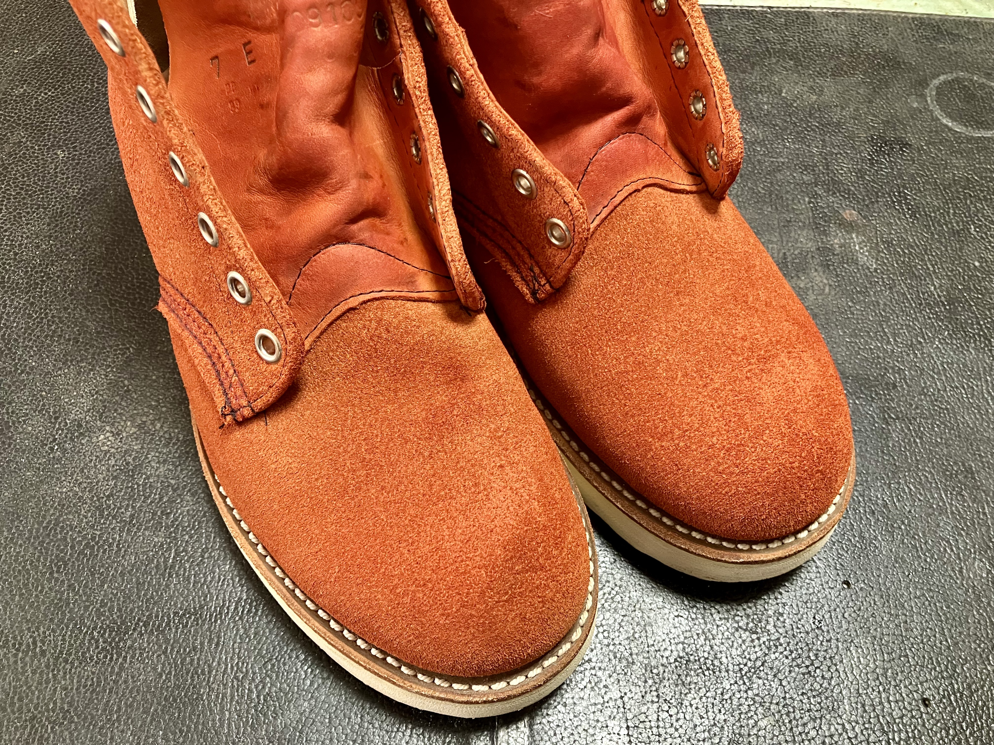 オレンジに染め替えしたスエードブーツ